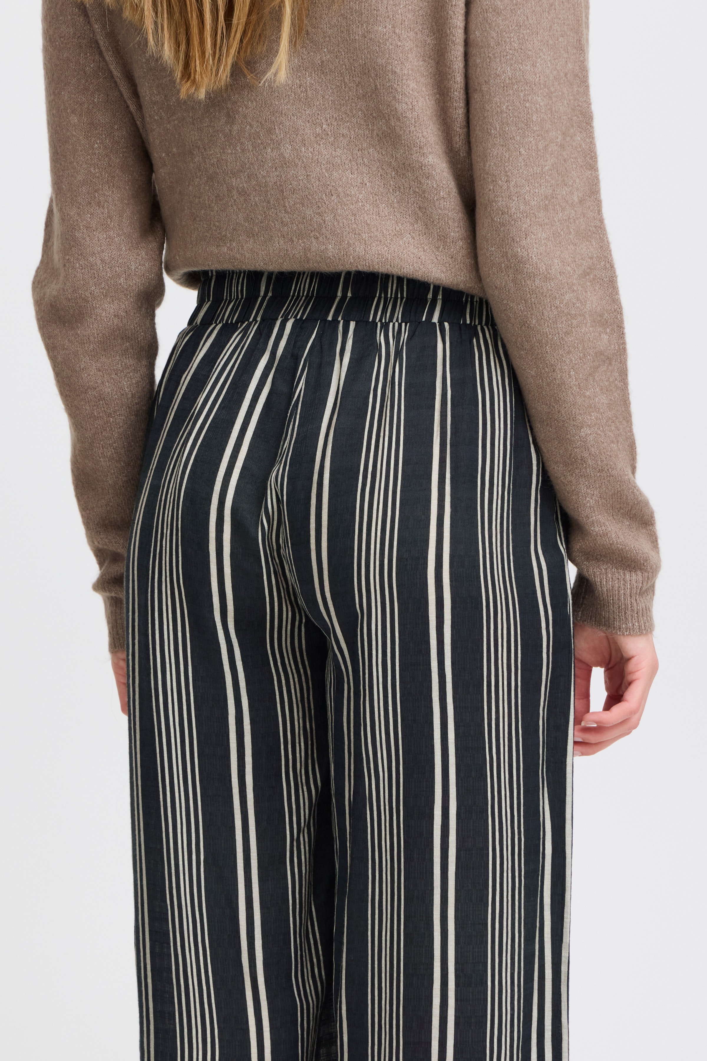 FRARIANA Trousers LOOKBOOK DETAIL 20614219-203435