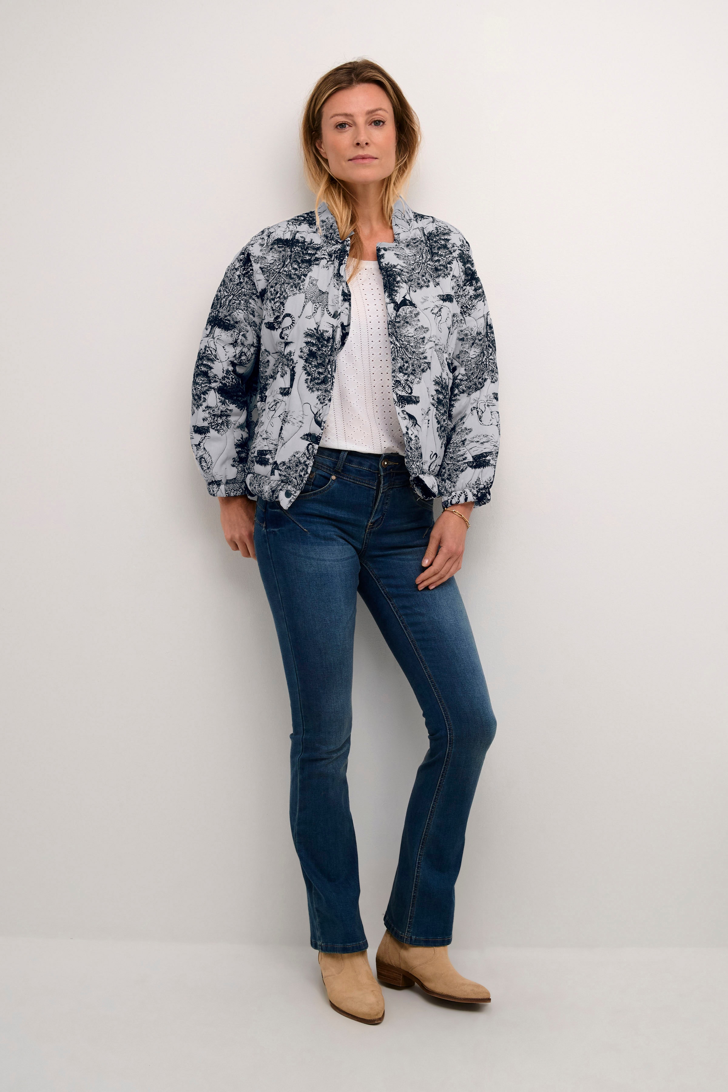 CRMaisey Bomber Jacke LOOKBOOK FRONT 10613139-106789