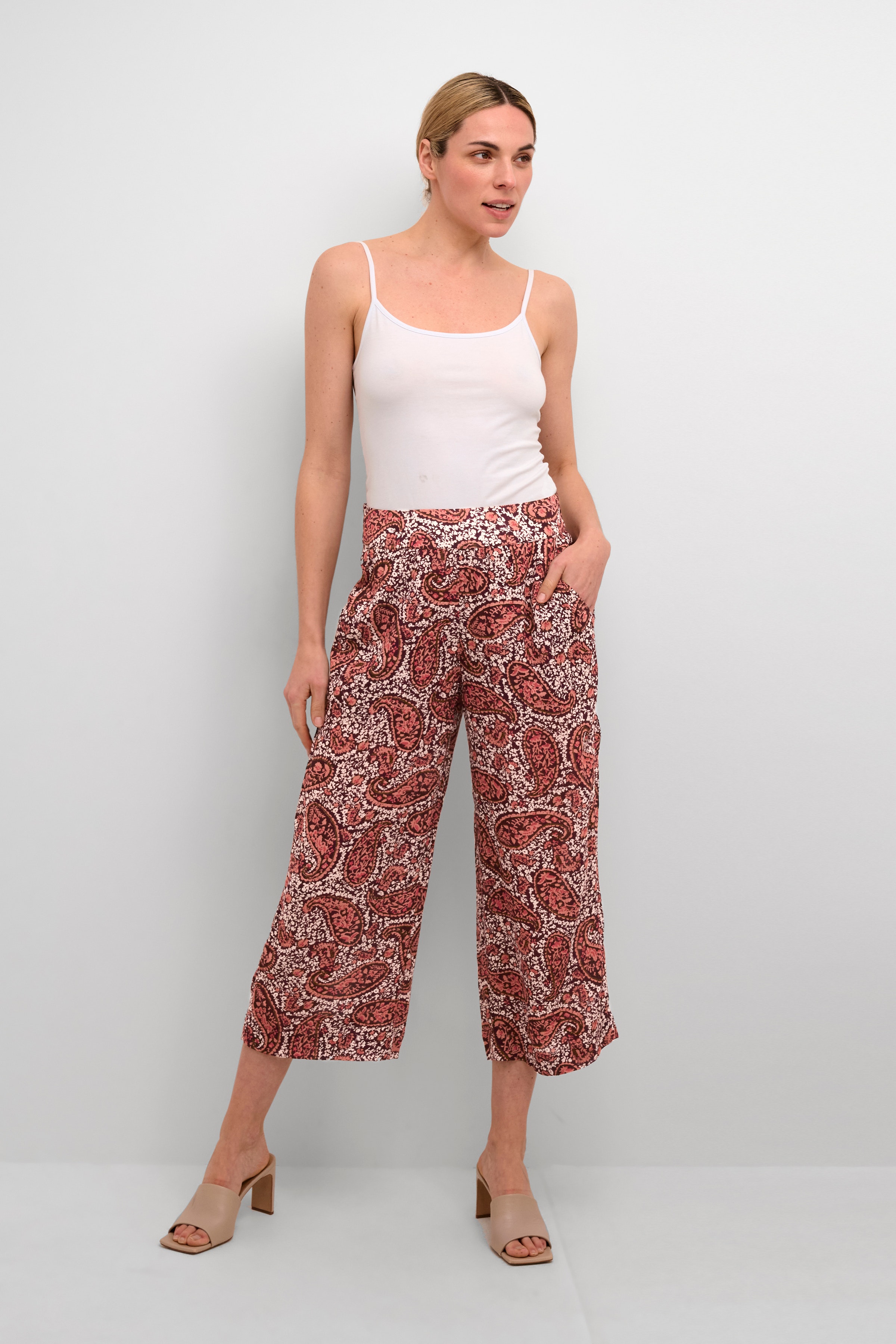 BPulla Trousers LOOKBOOK FRONT 10590456-104506B