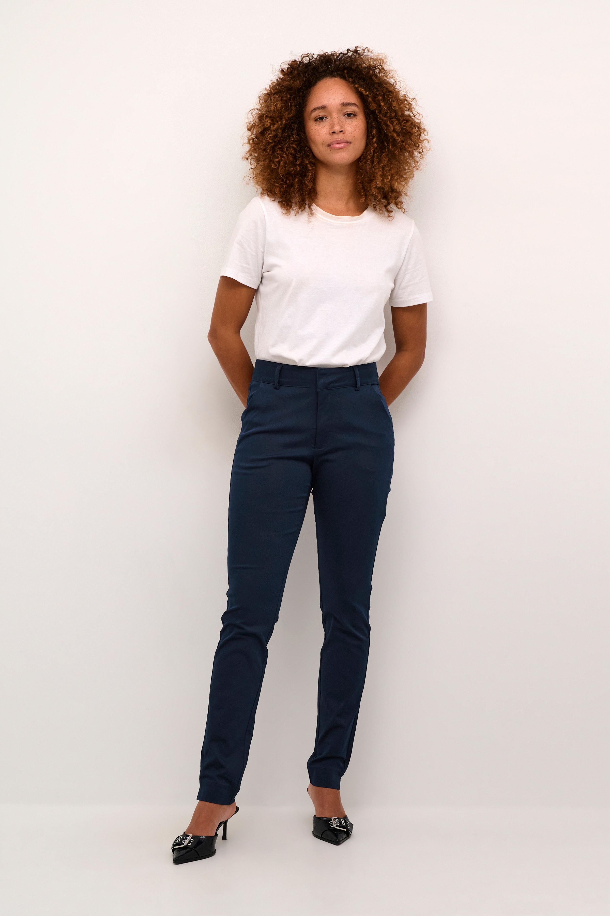 KAlea Trousers LOOKBOOK FRONT 10509141-194020