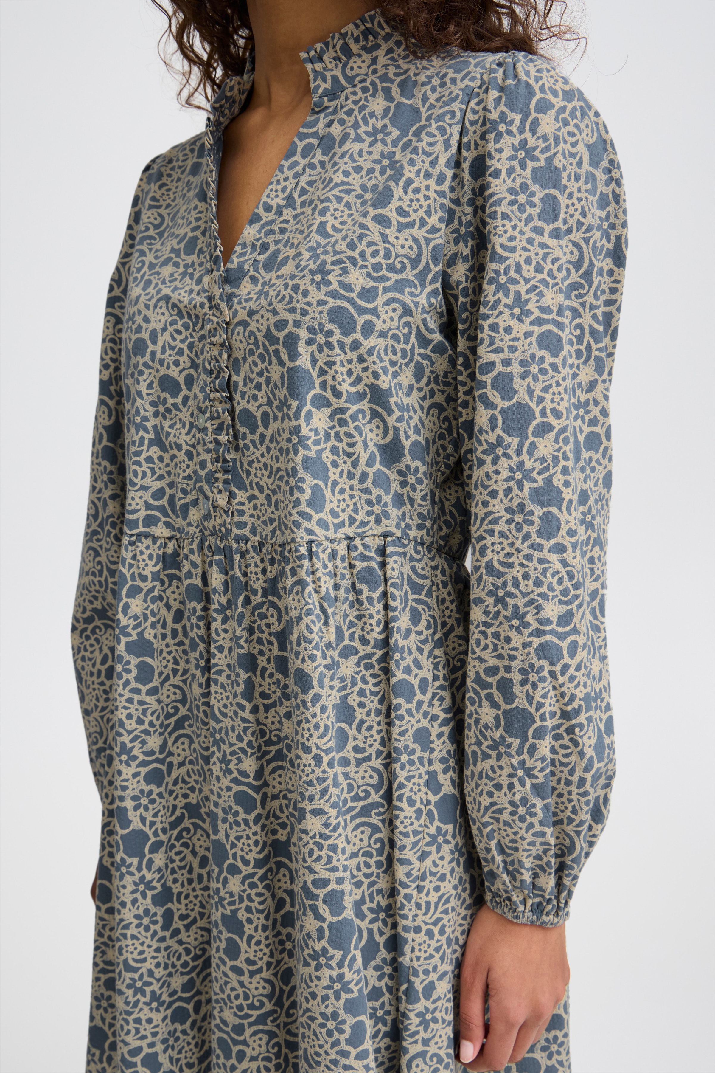 IHQWISSA Kjole LOOKBOOK DETAIL 20121613-203423