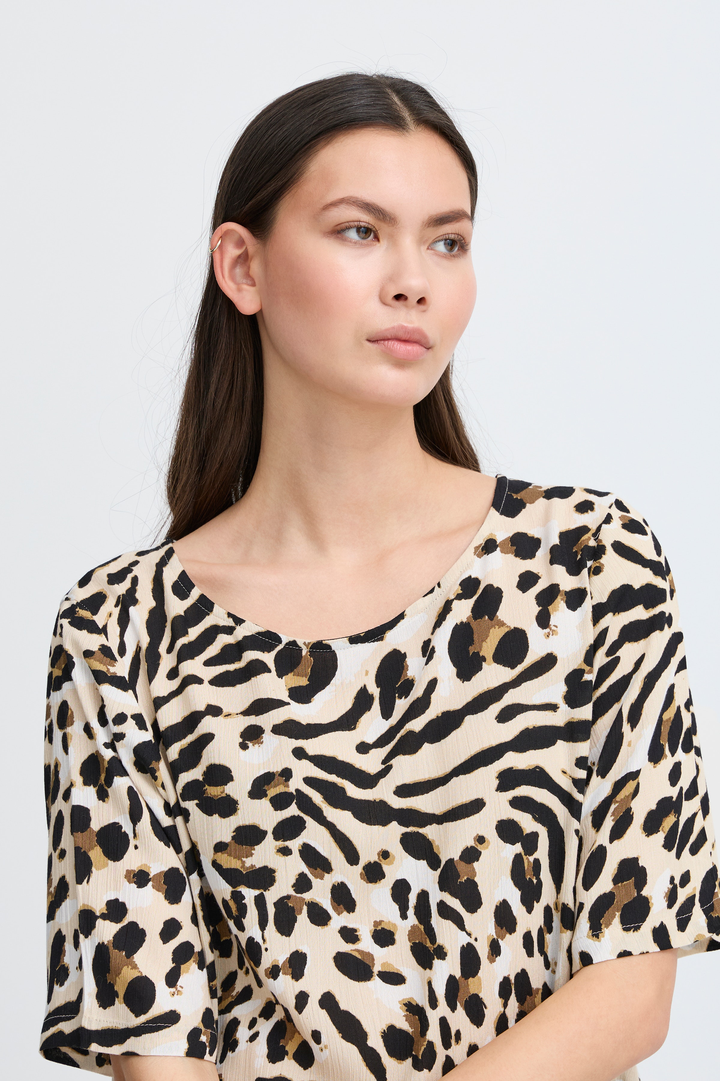 Kortermet bluse LOOKBOOK DETAIL 20122971-204480