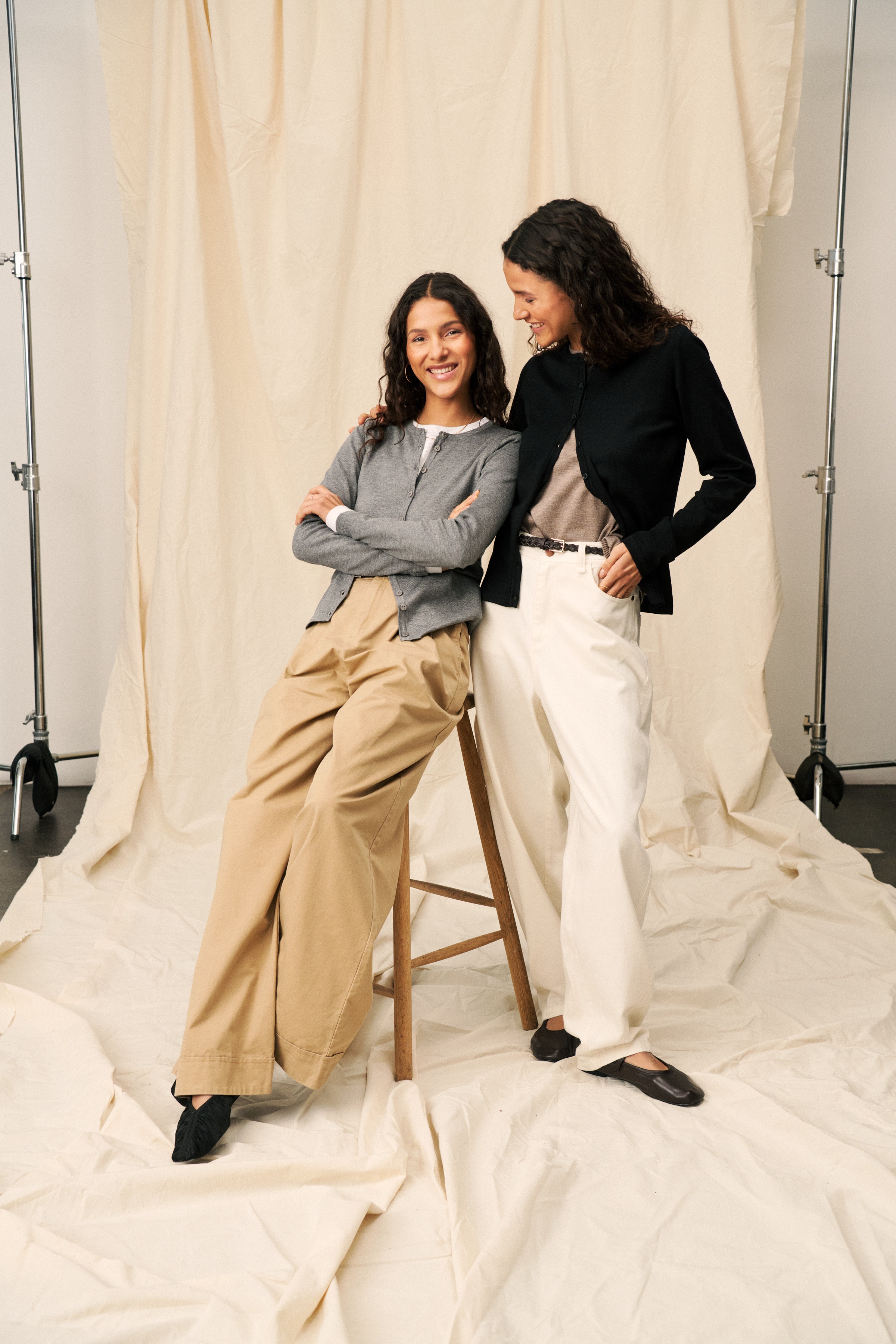 MilaSZ R-Neck Cardigan LOCATION NONE 30500005-0001