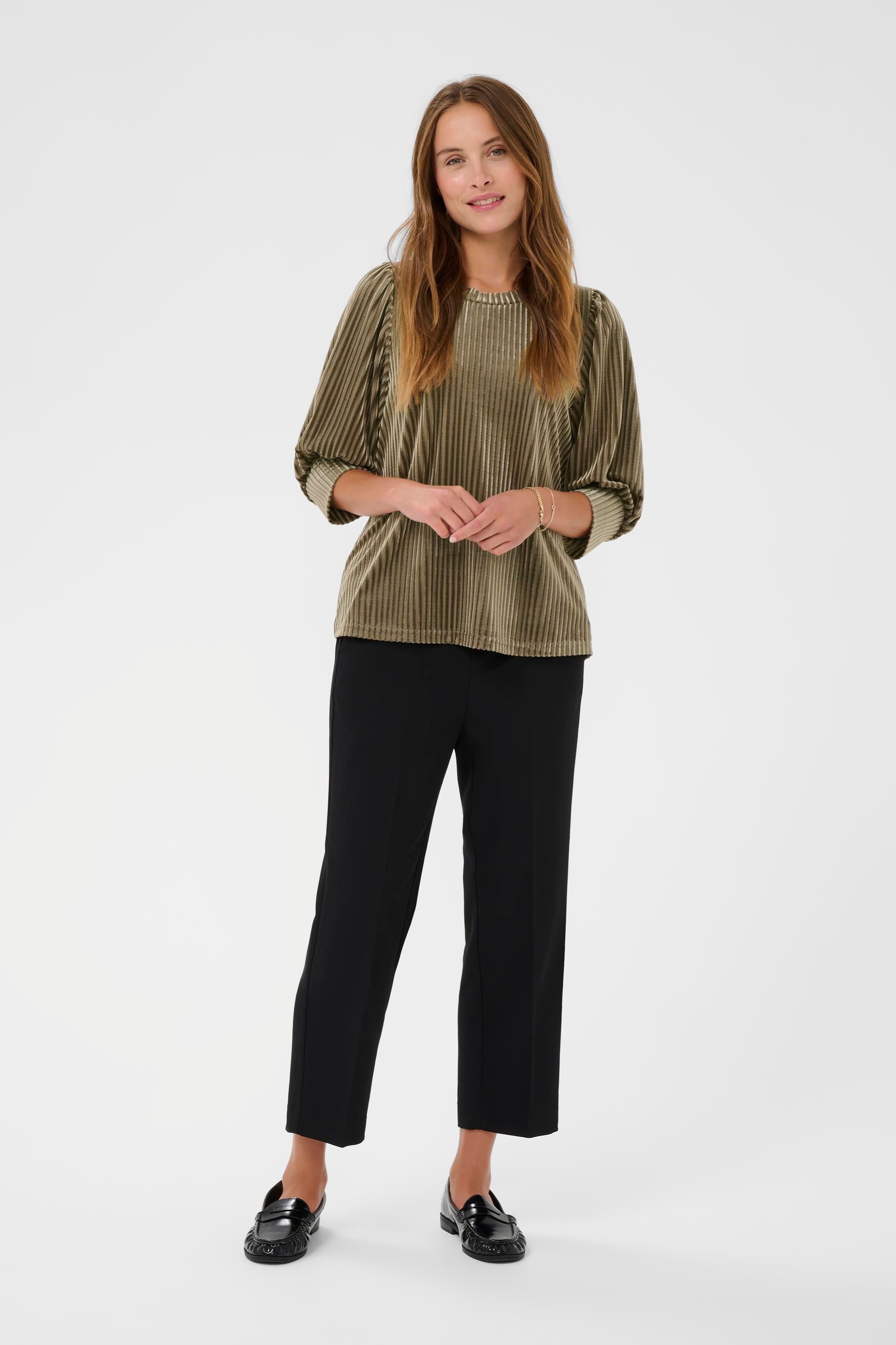 KAcaca Velourbluse LOOKBOOK FRONT 10503887-190808