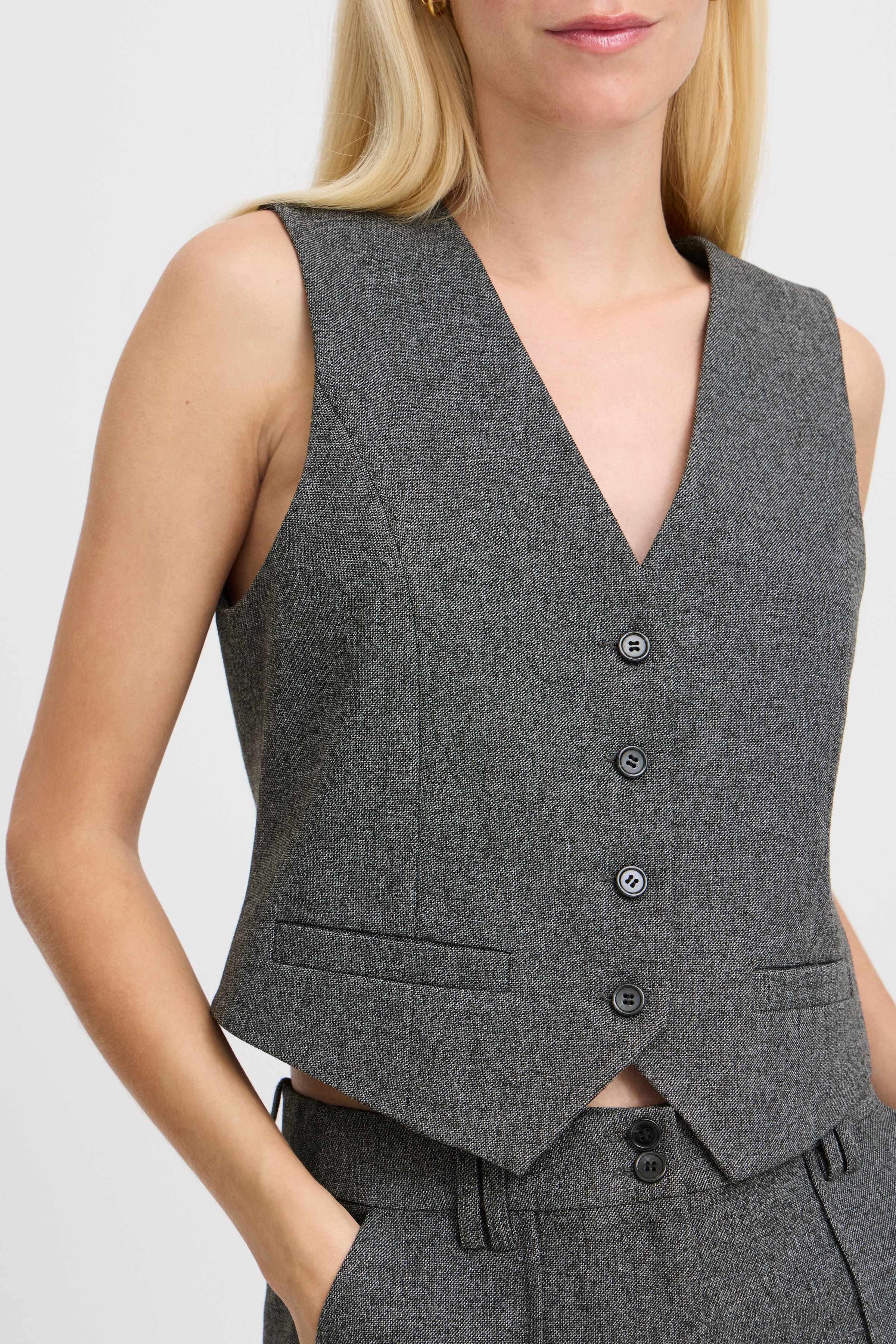 BYETONA Waistcoat LOOKBOOK DETAIL 20815505-200455