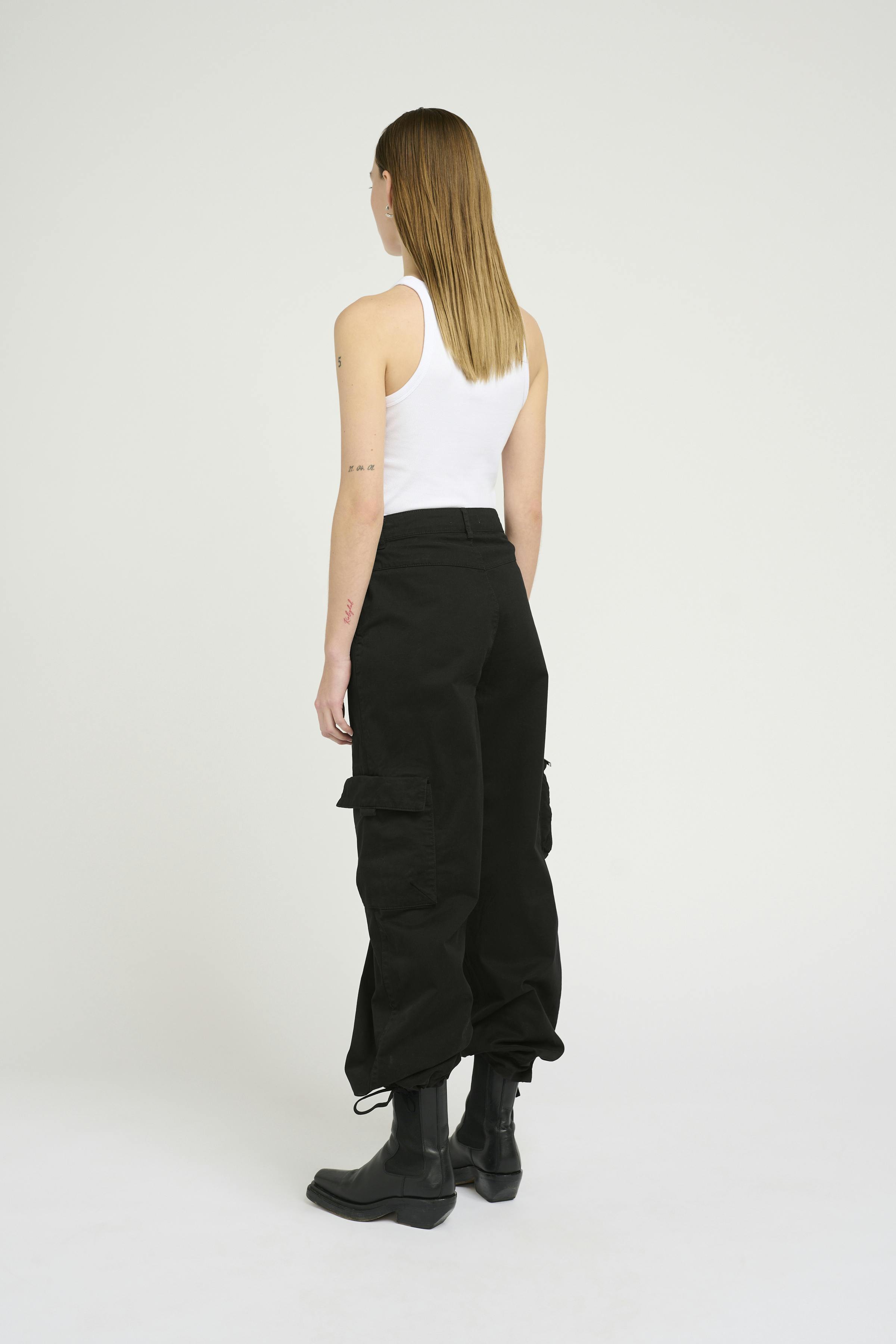 ChineaGZ Trousers LOOKBOOK BACK 10906462-100017