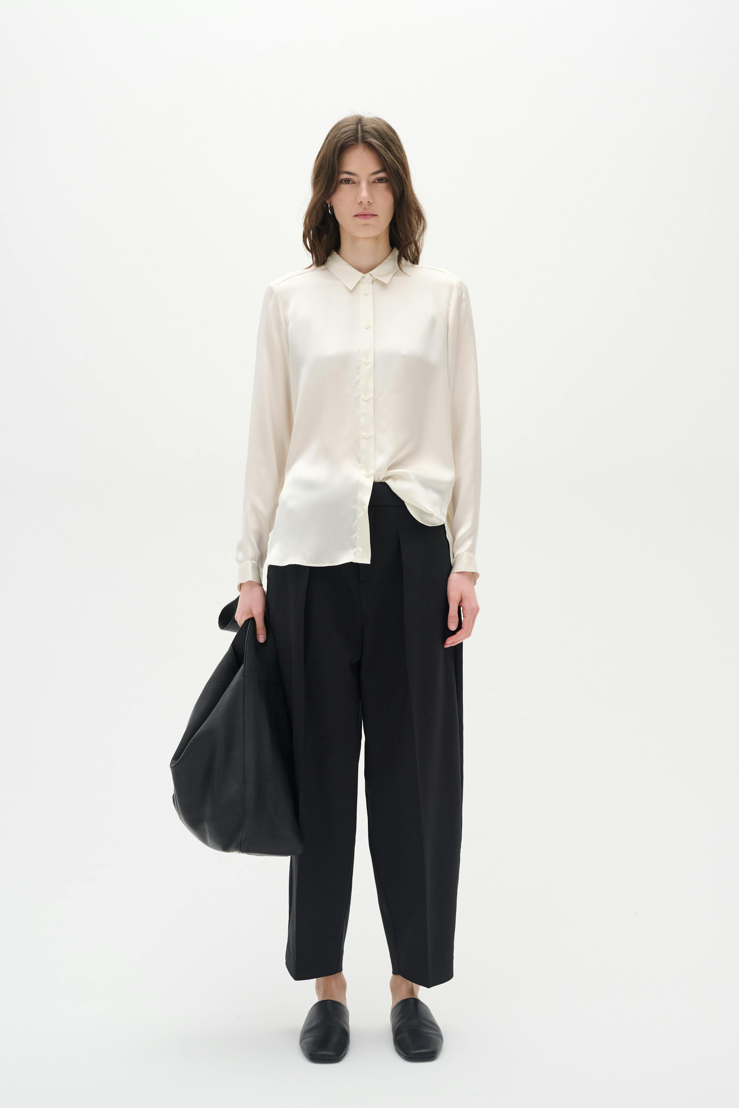 Leonore Shirt Premium LOOKBOOK FRONT 30104237-110701