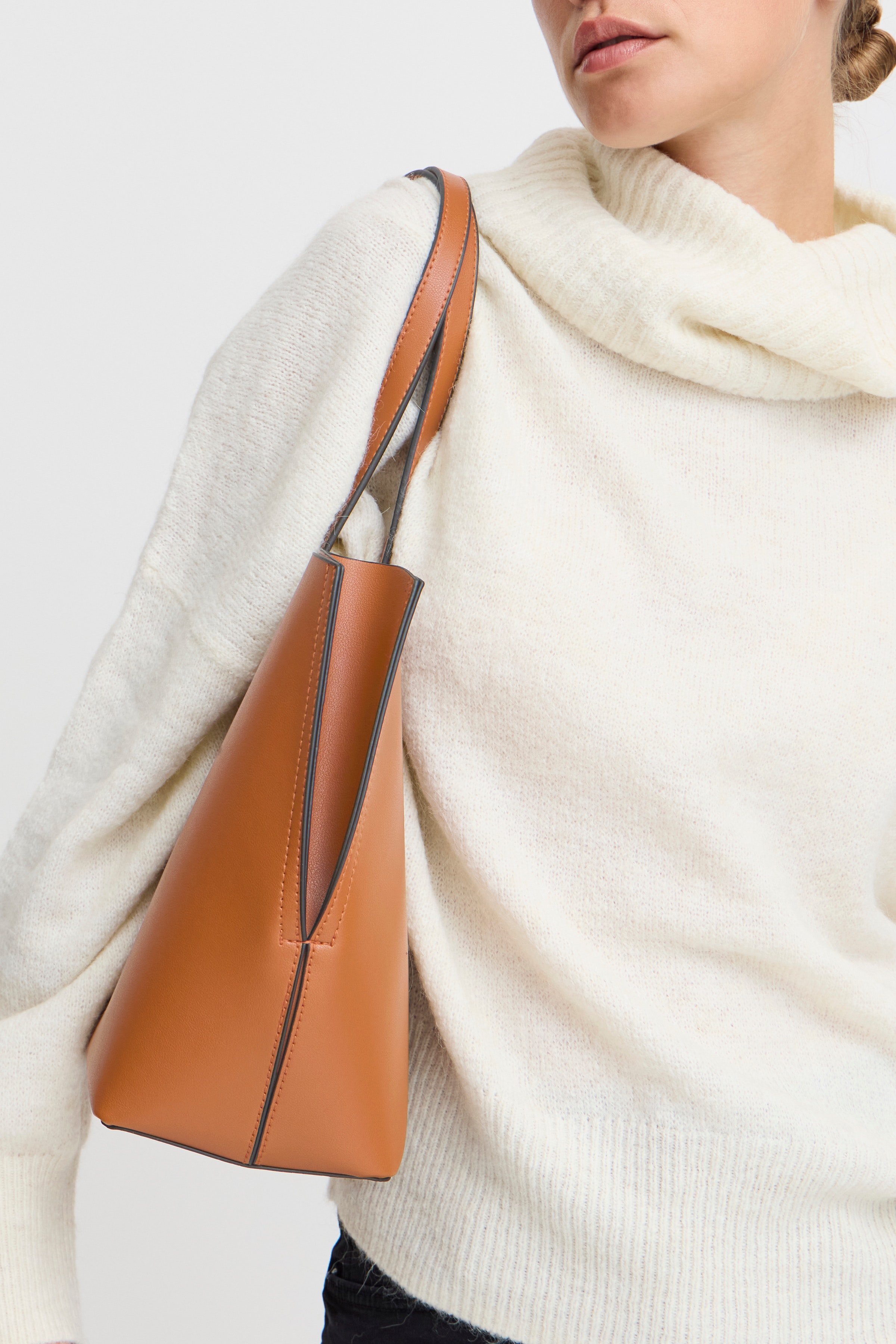 IAMATHILDE Pose LOOKBOOK FRONT 20122021-181421
