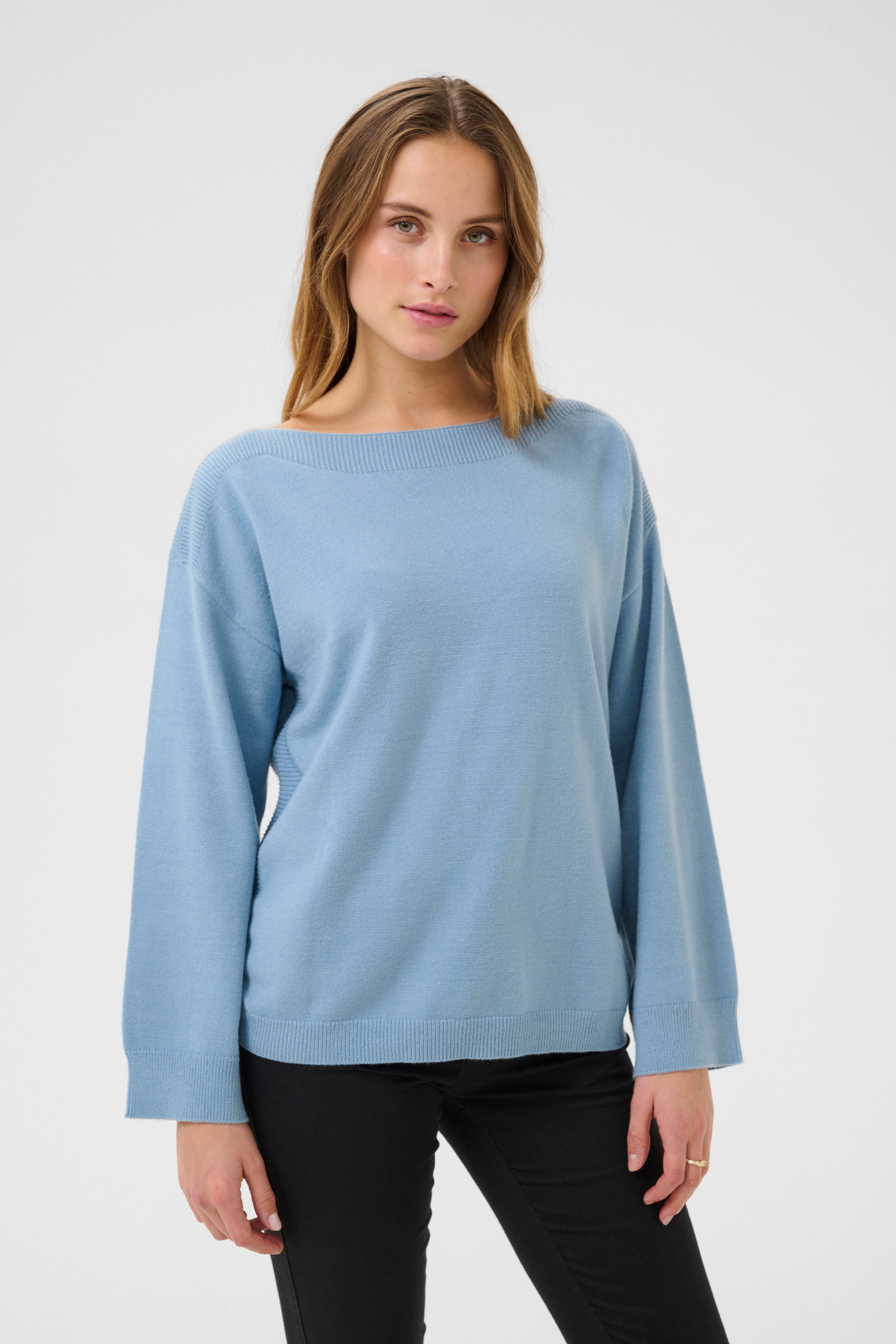 BPashely Pullover LOOKBOOK FRONT 10590832-164013B