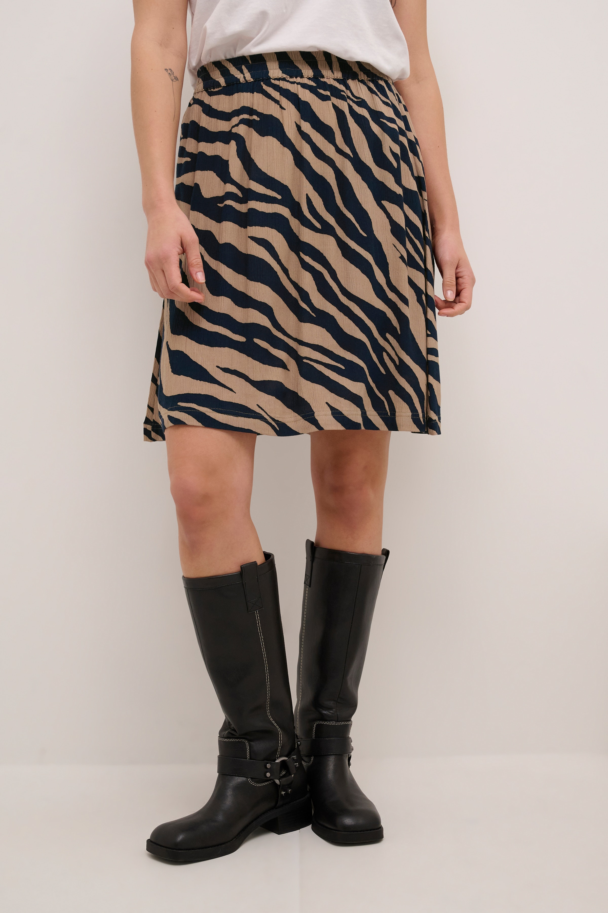 KAmarita Skjørt LOOKBOOK FRONT 10509060-106332