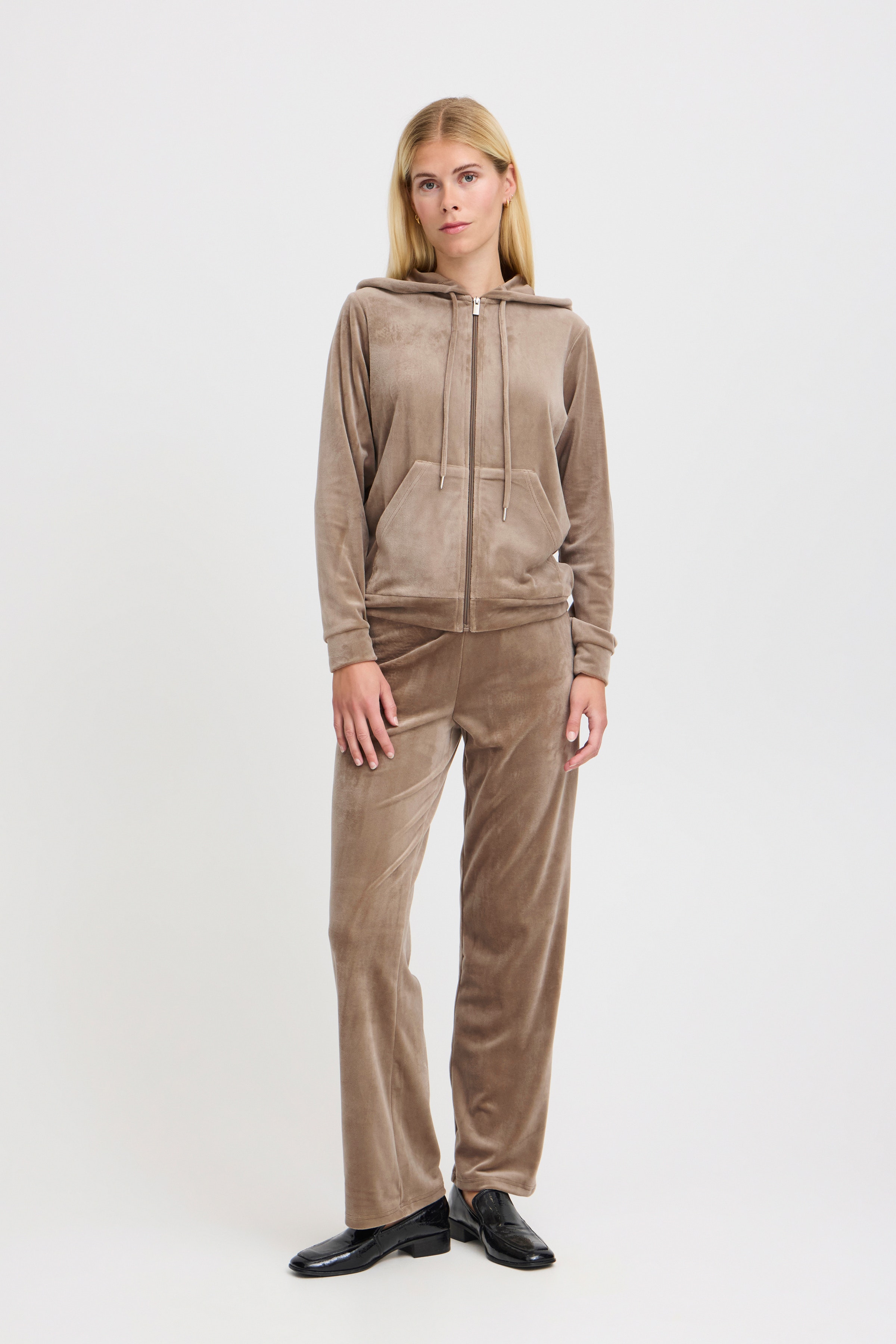 BYSTILLA Veloursett LOOKBOOK FRONT 20816019-181112