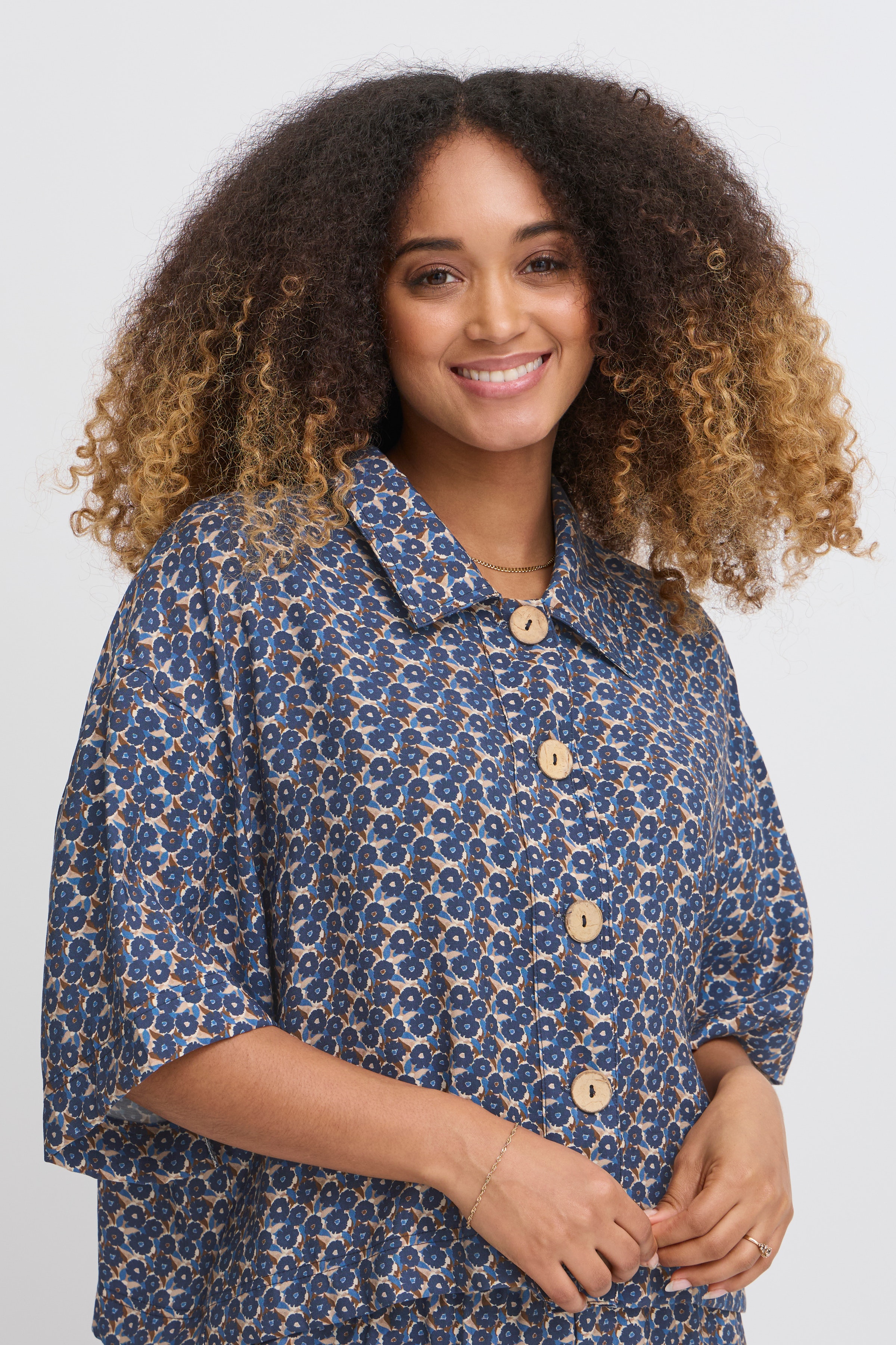 SBLEELOO Bluse LOOKBOOK DETAIL 22100898-194030