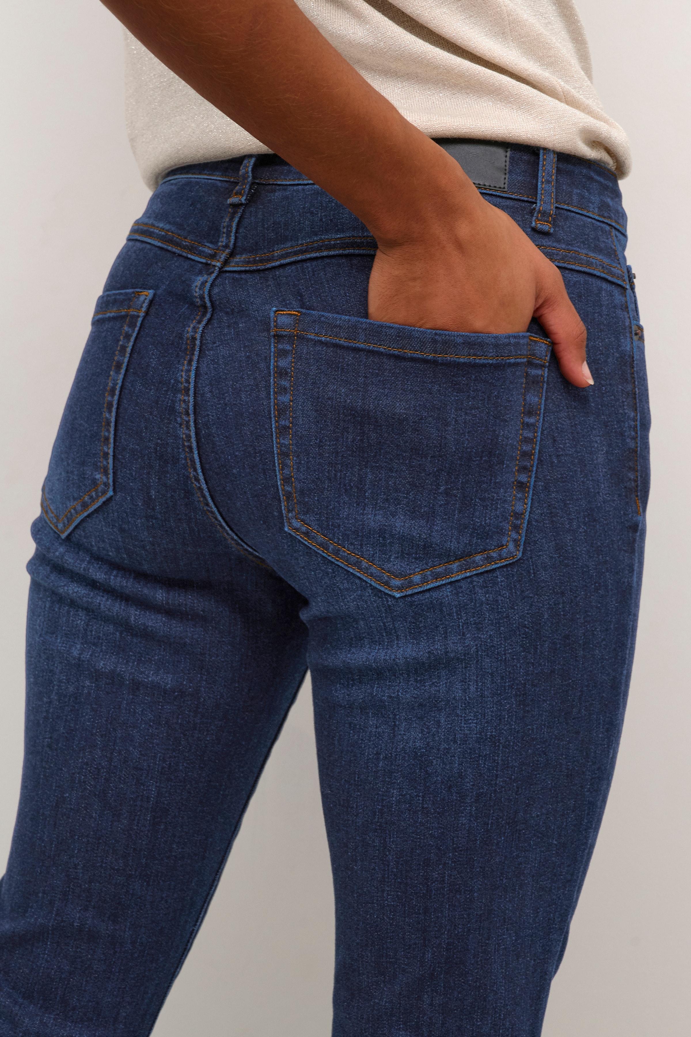 KAsinem Cropped Jeans LOOKBOOK DETAIL 10506133-100316