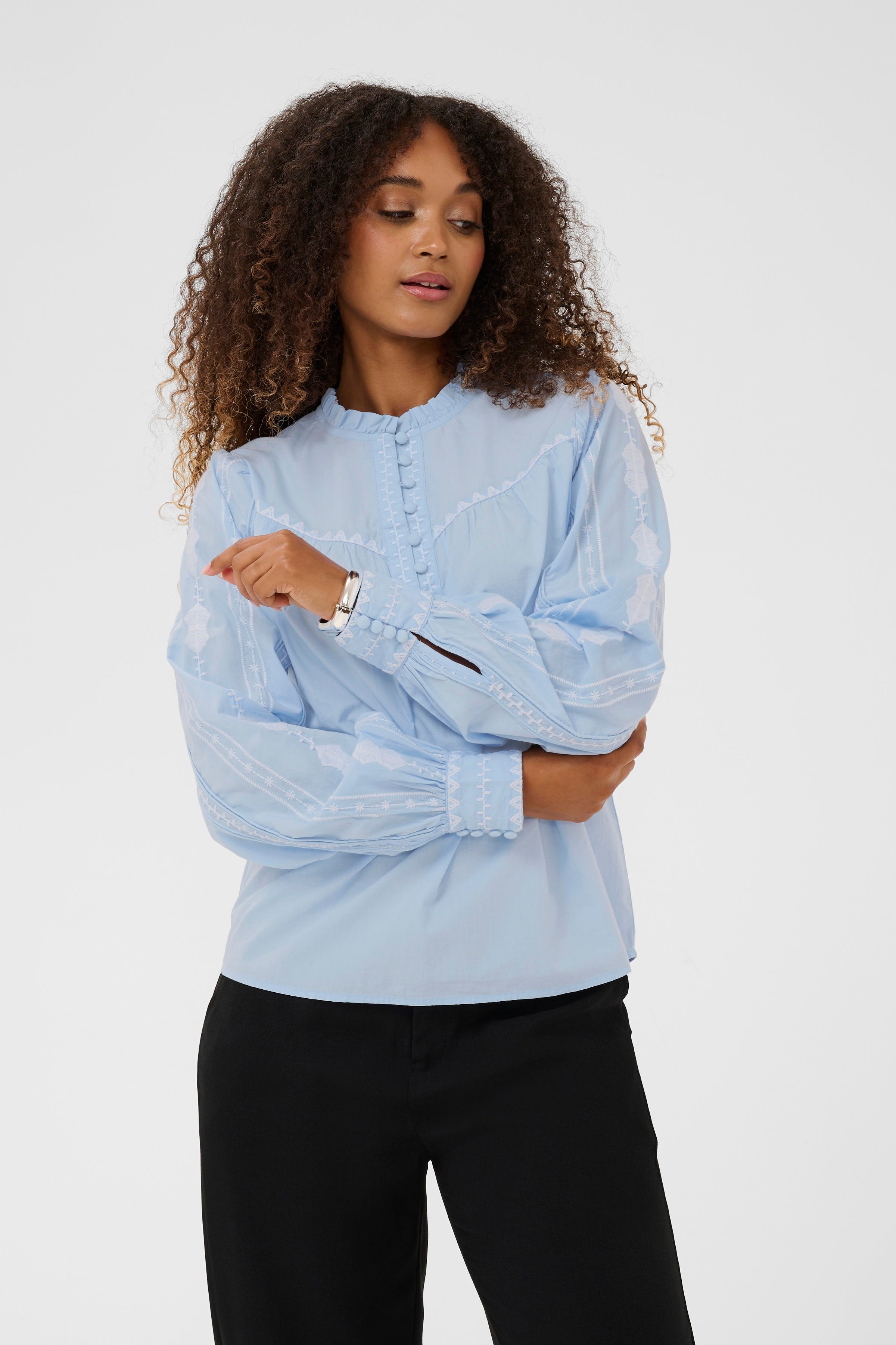 CRGwen Bluse LOOKBOOK FRONT 10613168-144115