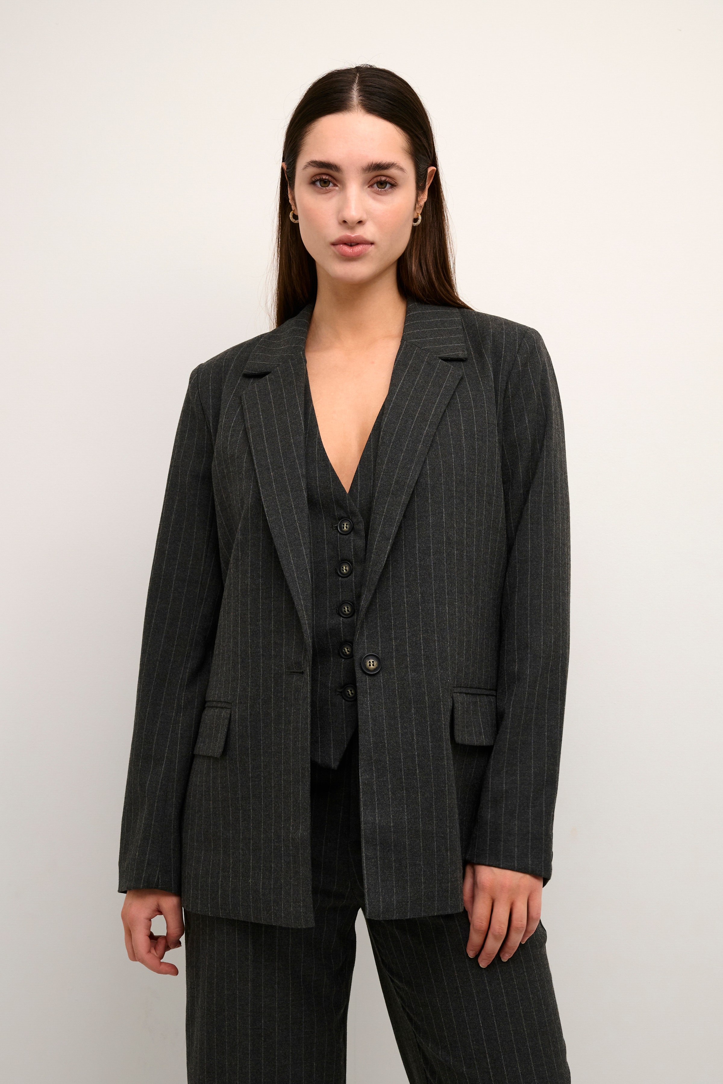 KAtya Blazer LOOKBOOK FRONT 10507806-104765