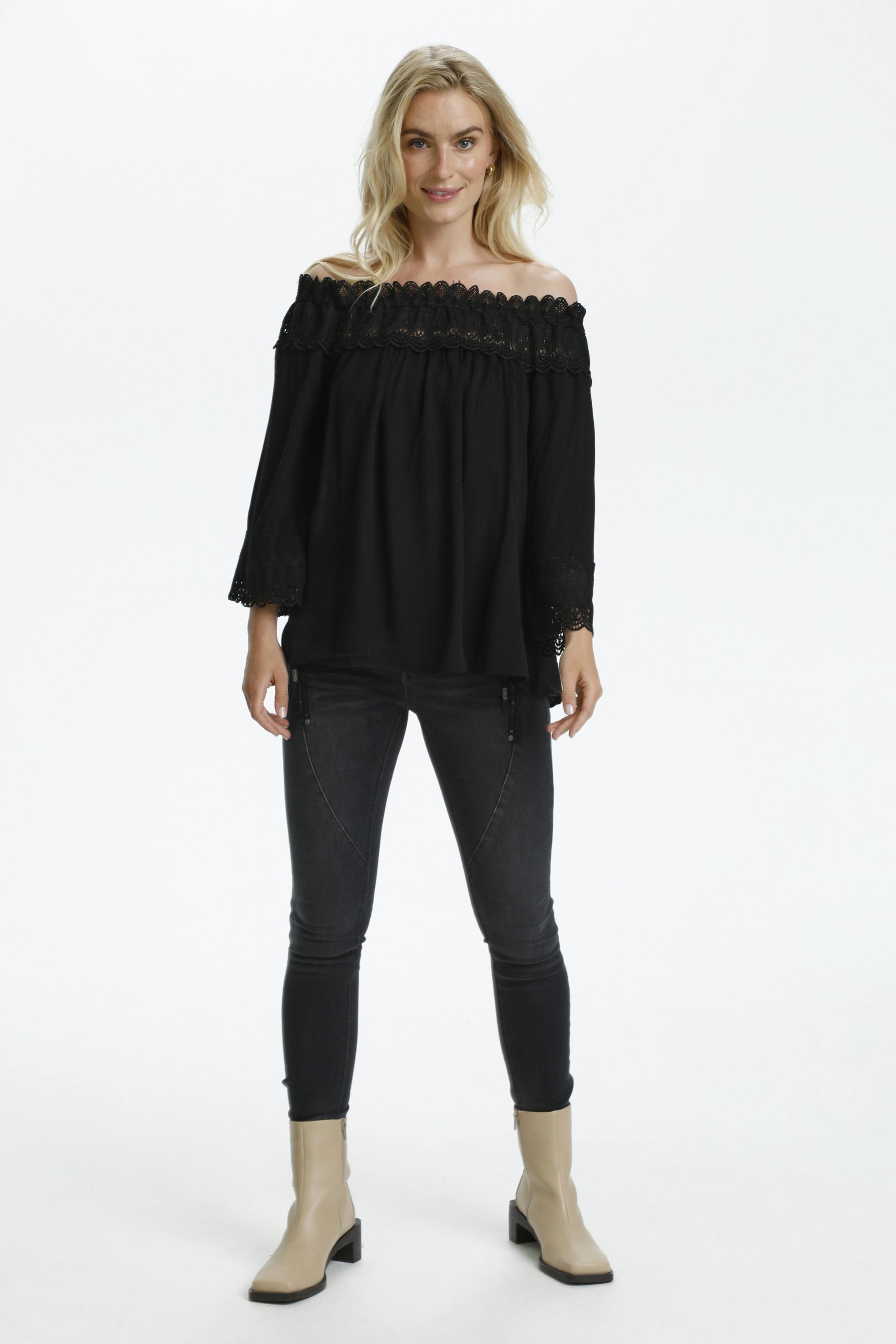 CRBea Blouse LOOKBOOK FRONT 10608022-100120