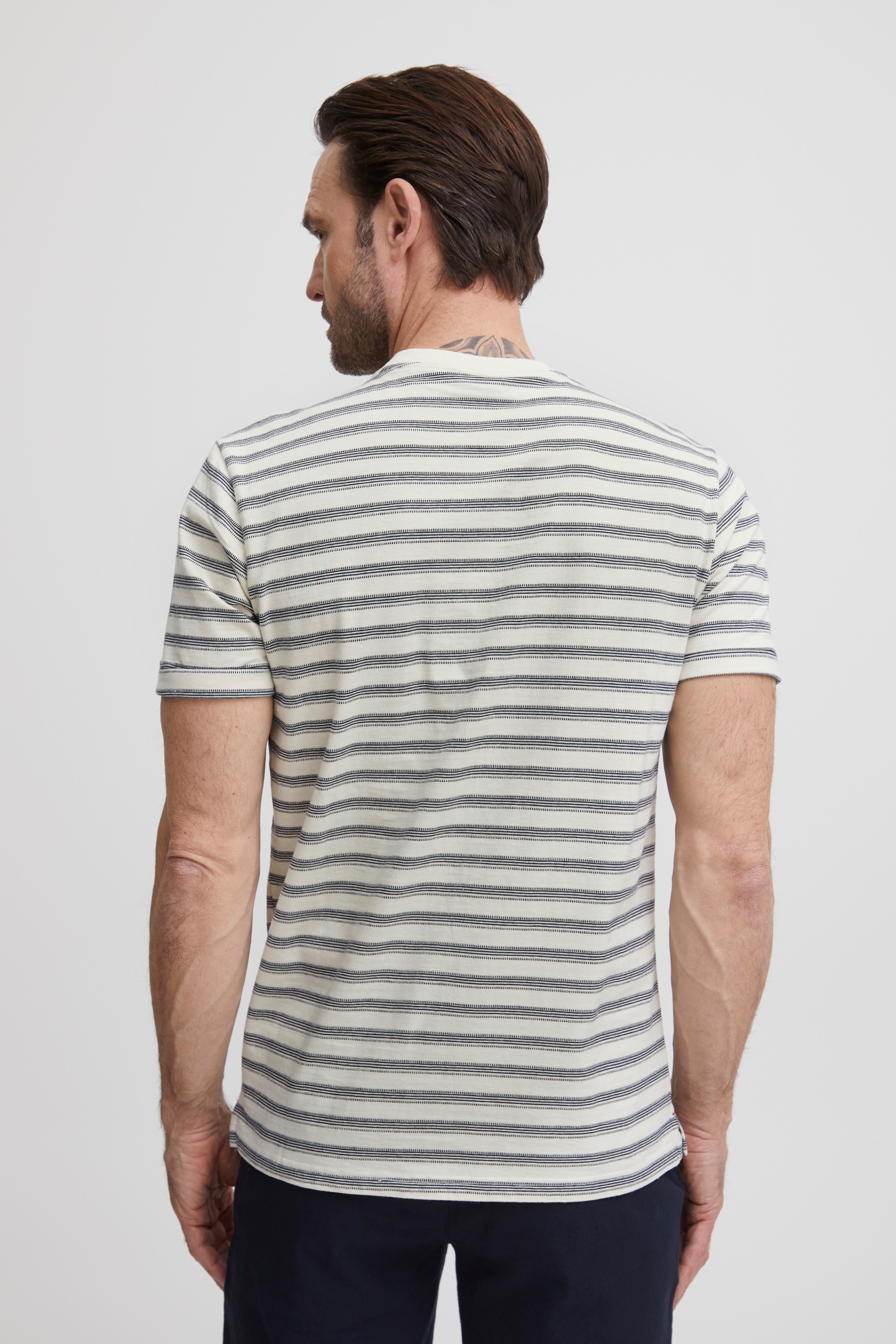 FQTOM T-shirt LOOKBOOK FRONT 21900412-124301