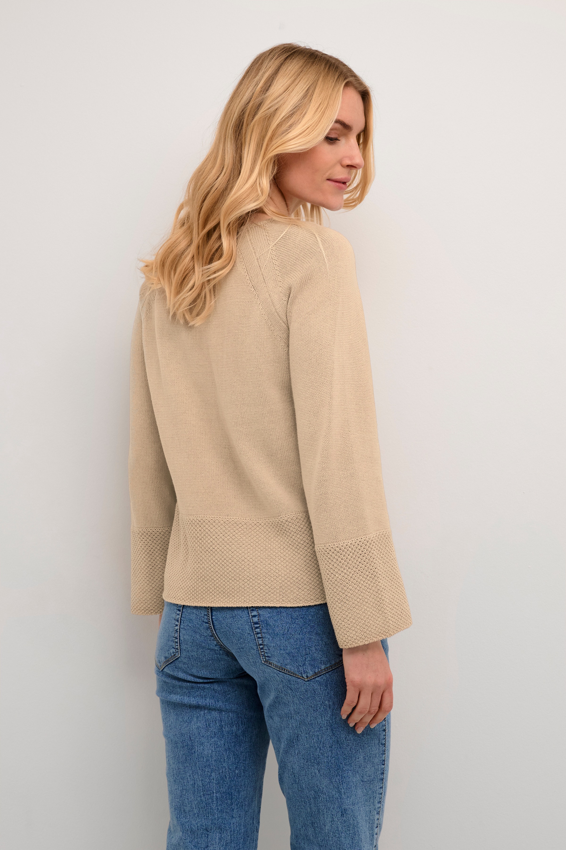 BPcille Pullover LOOKBOOK BACK 10590448-161213B