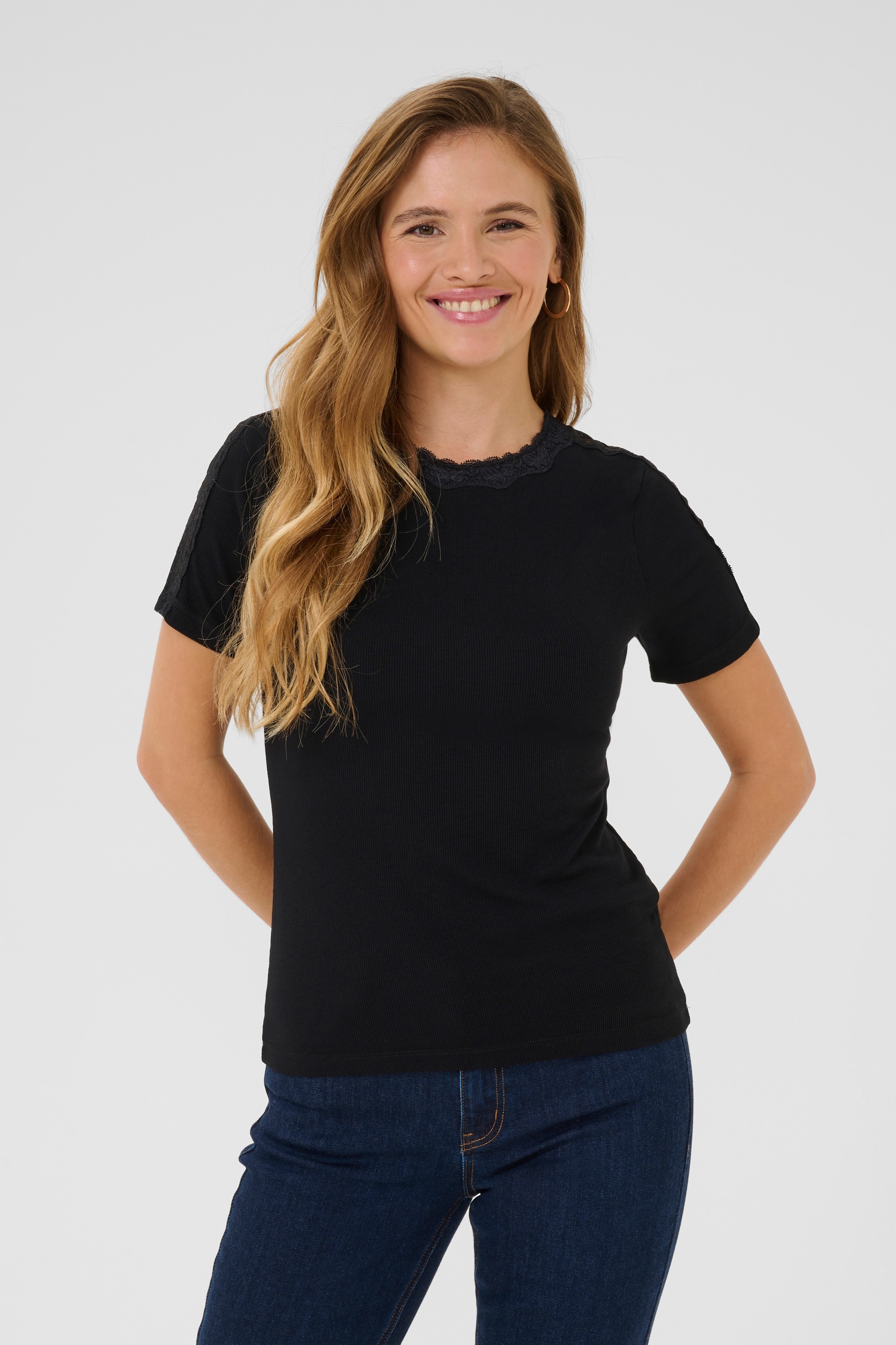 KAjenna T-shirt LOOKBOOK FRONT 10510400-100121