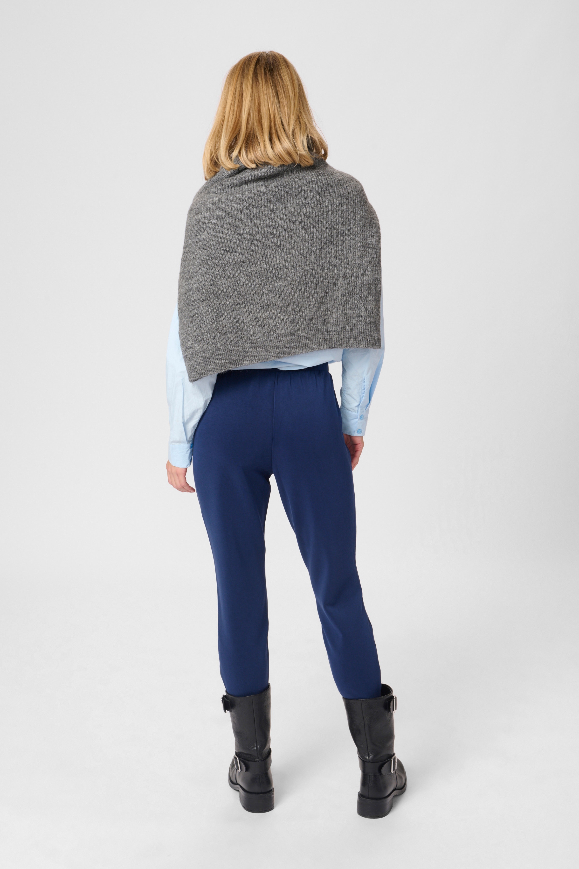 22 Byxor LOOKBOOK BACK 10703582-194010