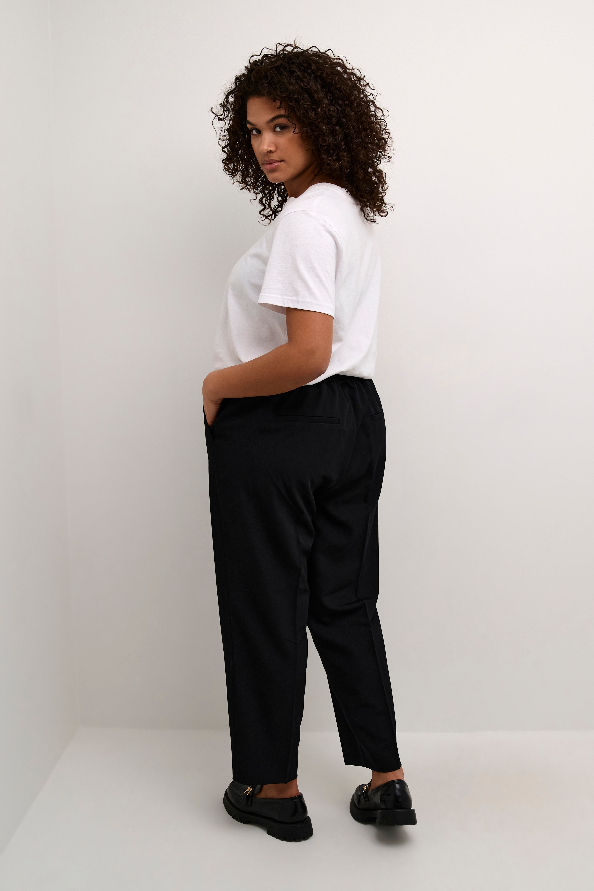 KCsakira Trousers LOOKBOOK BACK 10580650-100121