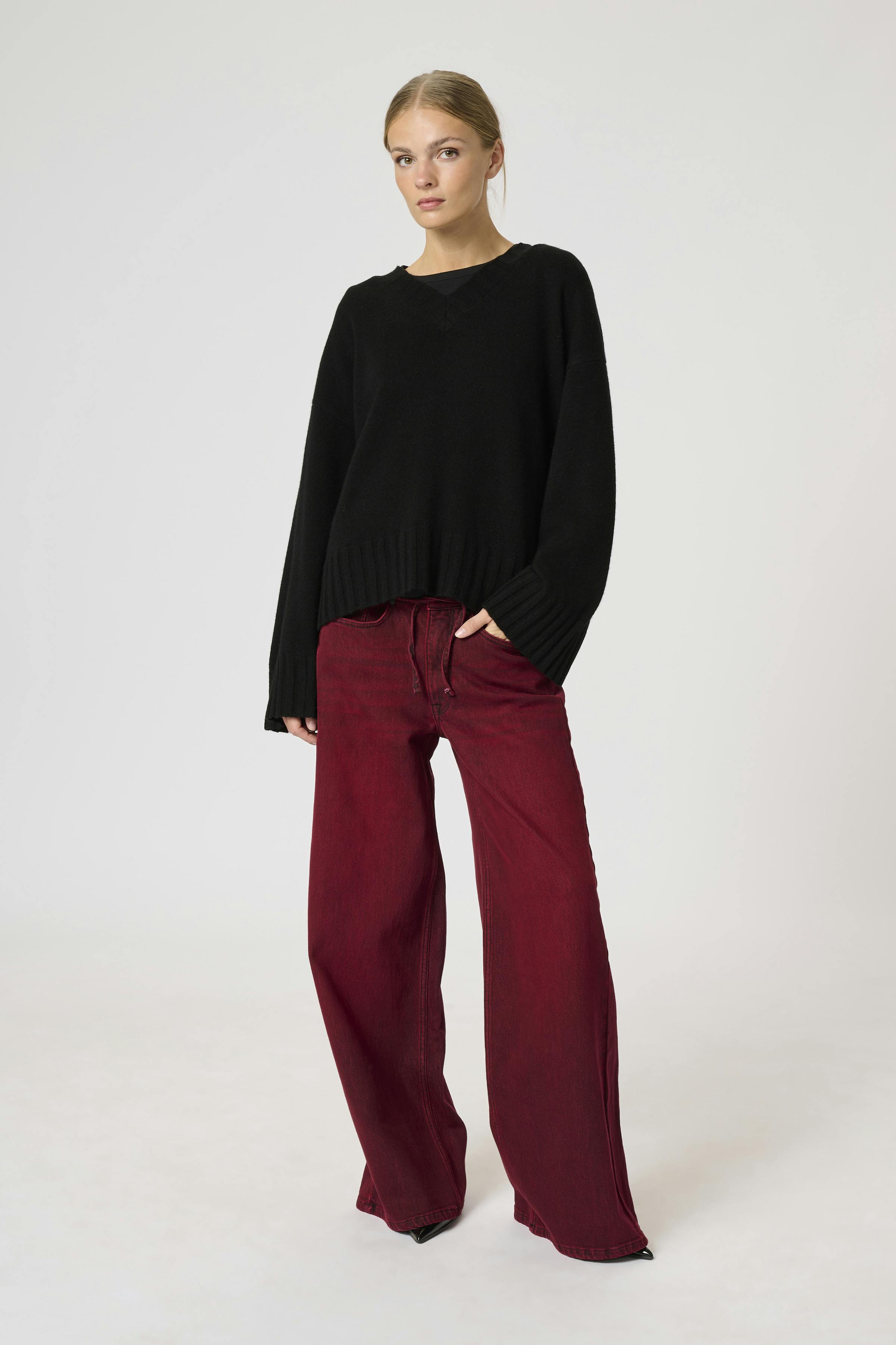 HuxiMW wool and kashmir v-neck pullover LOOKBOOK FRONT 10704959-100031