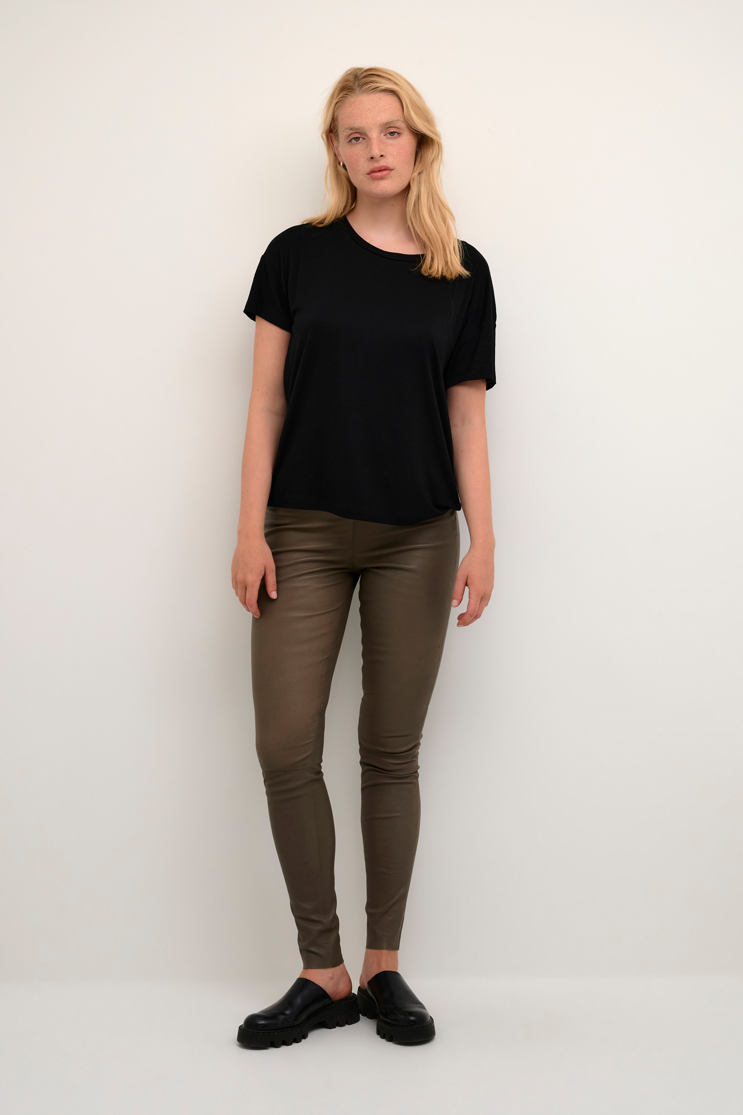 BessKB T-shirt LOOKBOOK FRONT 10103332-194008