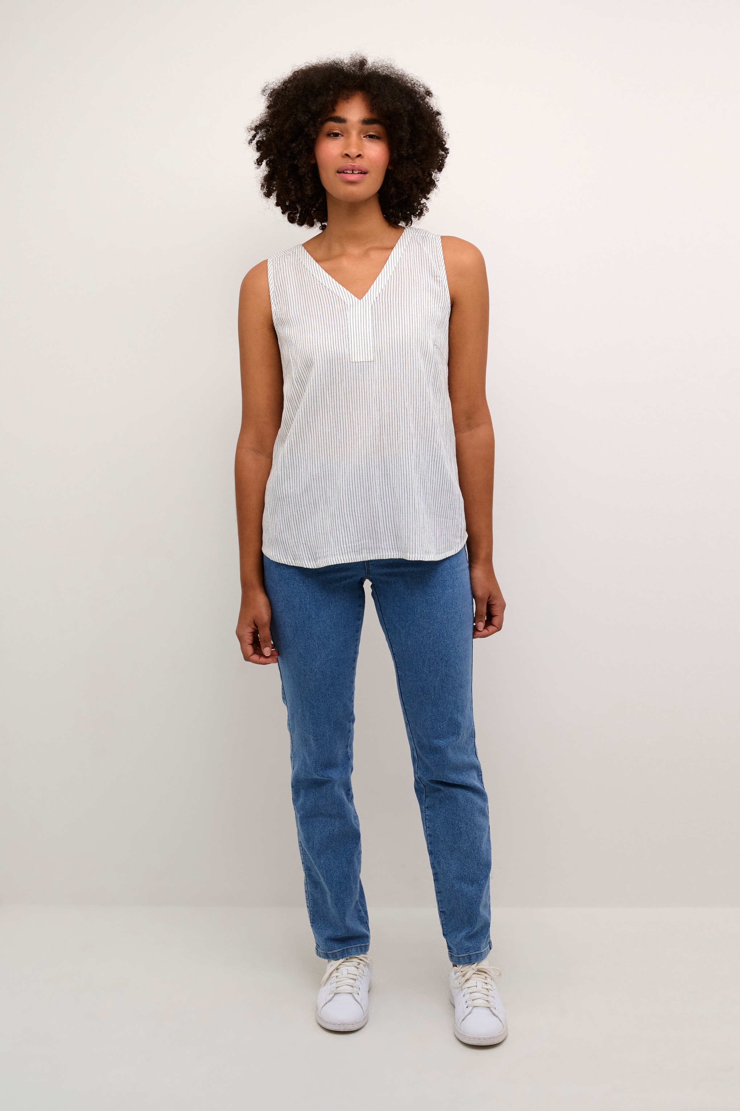 Amber Bluse LOOKBOOK FRONT 10501279-106508