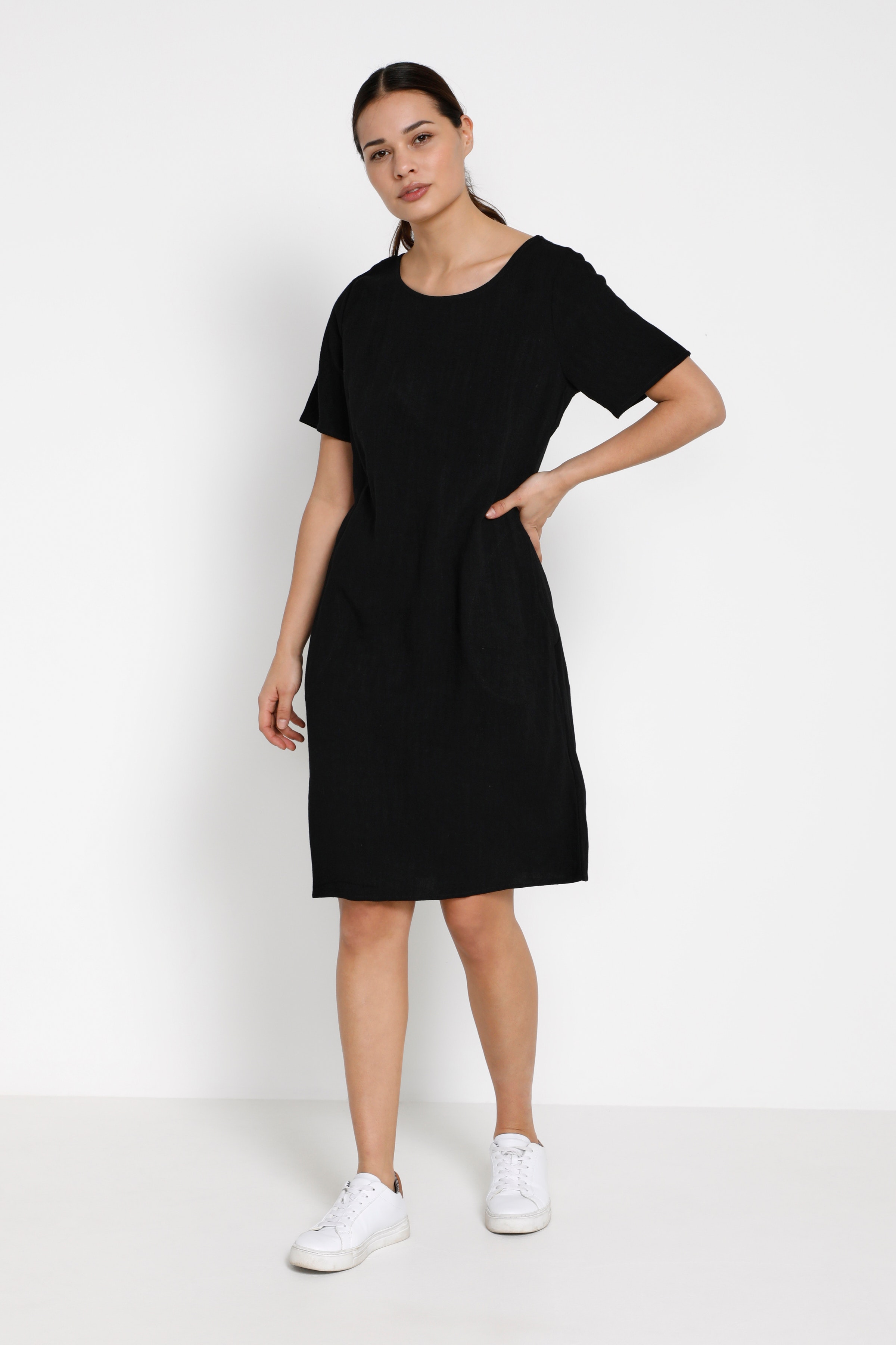 KAliny Lin Kjole LOOKBOOK FRONT 10505731-100121