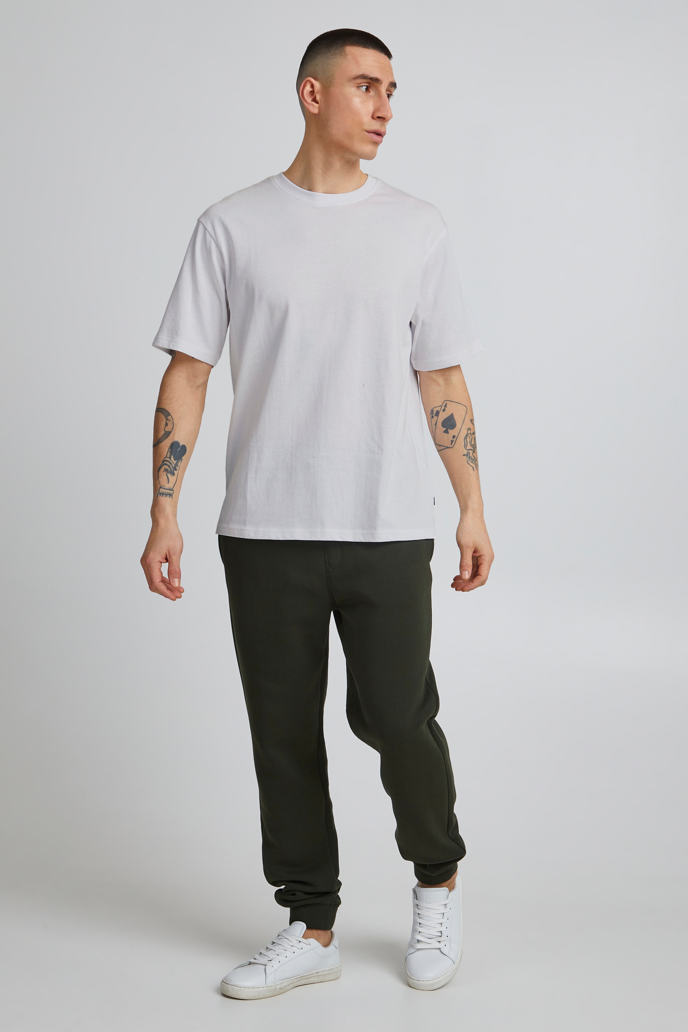 SDCADEL T-shirt LOOKBOOK FRONT 21107195-110601