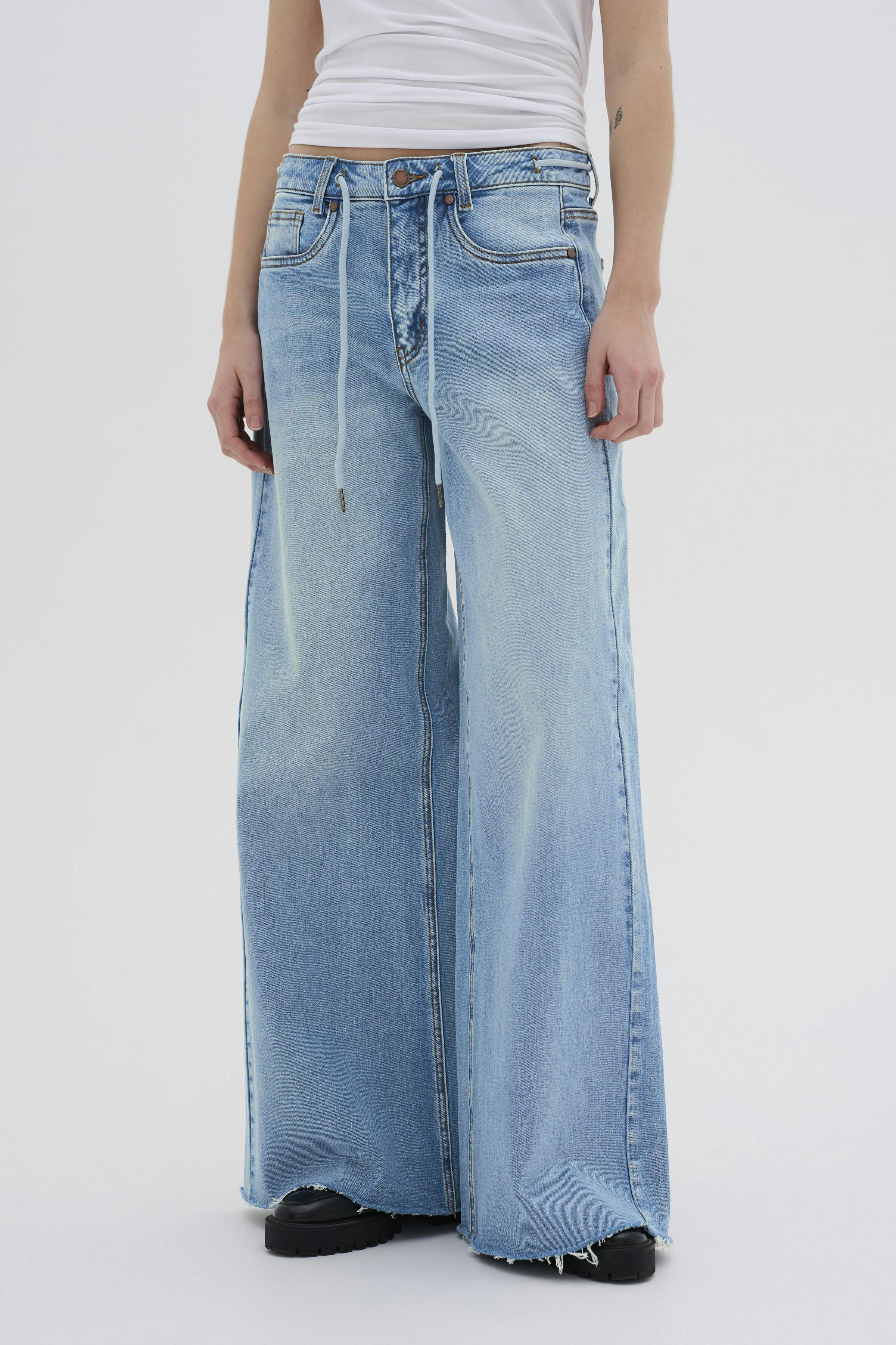 DangoMW Jeans LOOKBOOK FRONT 10704777-100046