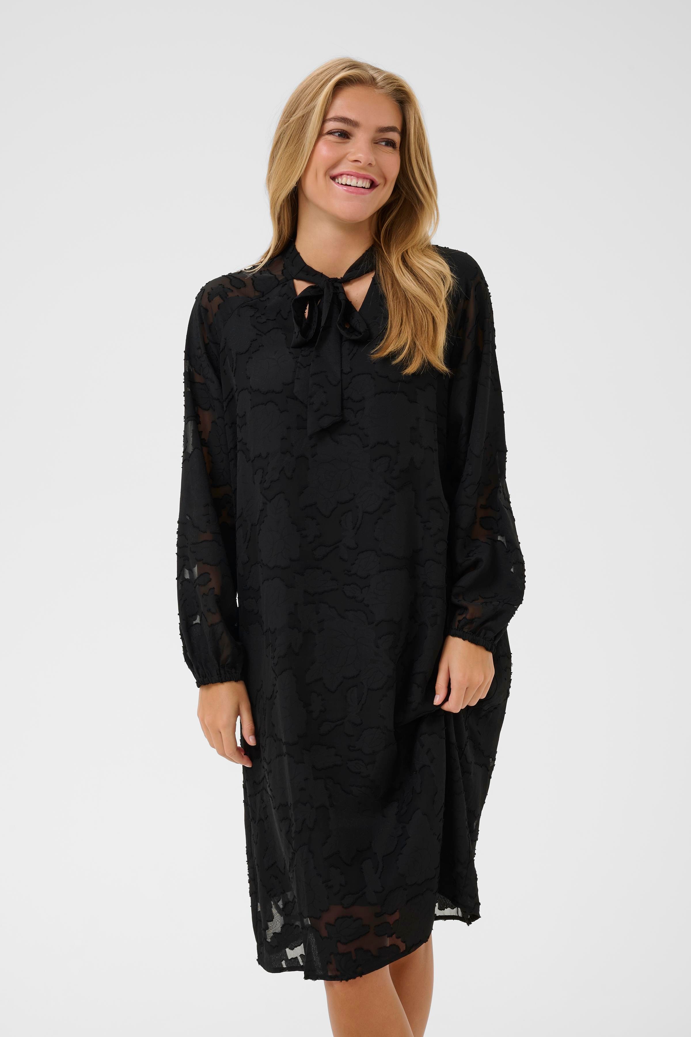 BPmiona Kleid LOOKBOOK FRONT 40200086-100121