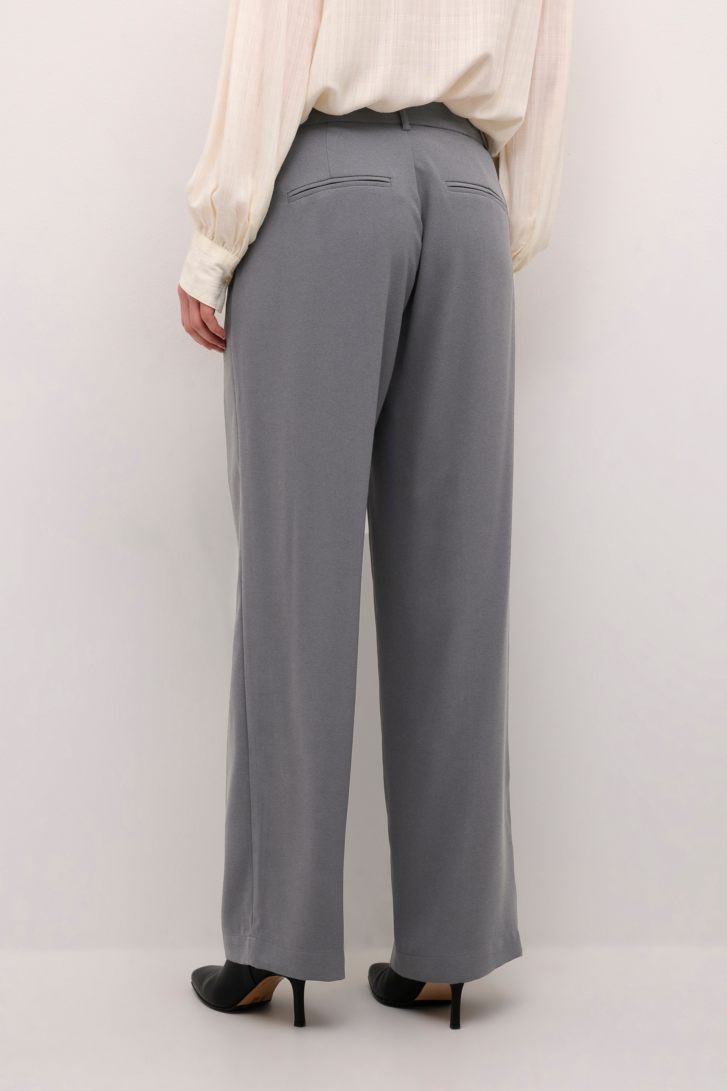 61 Trousers LOOKBOOK BACK 10611708-180201