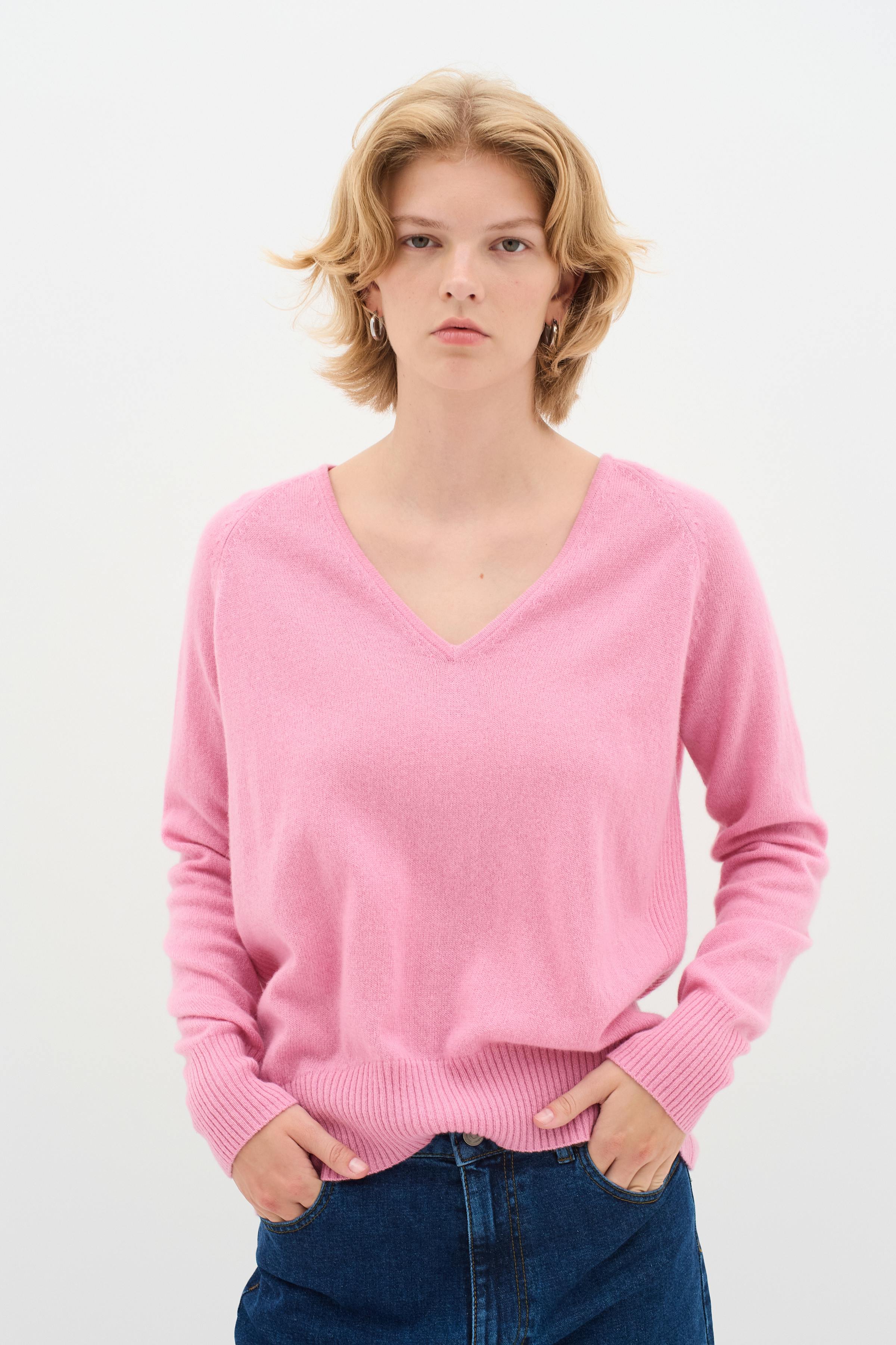 Lukka V-neck Cashmere Pullover LOOKBOOK FRONT 30104240-162215