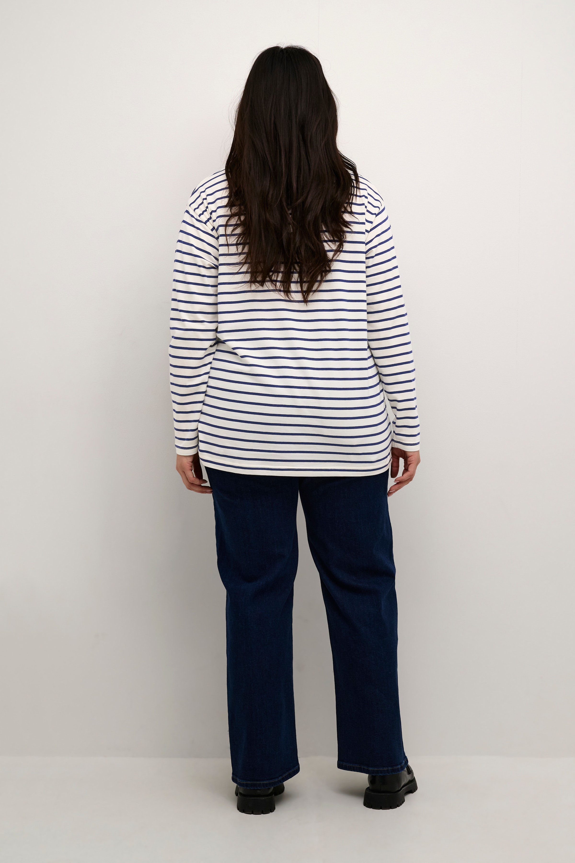 KCwinni T-shirt LOOKBOOK BACK 10581775-106364