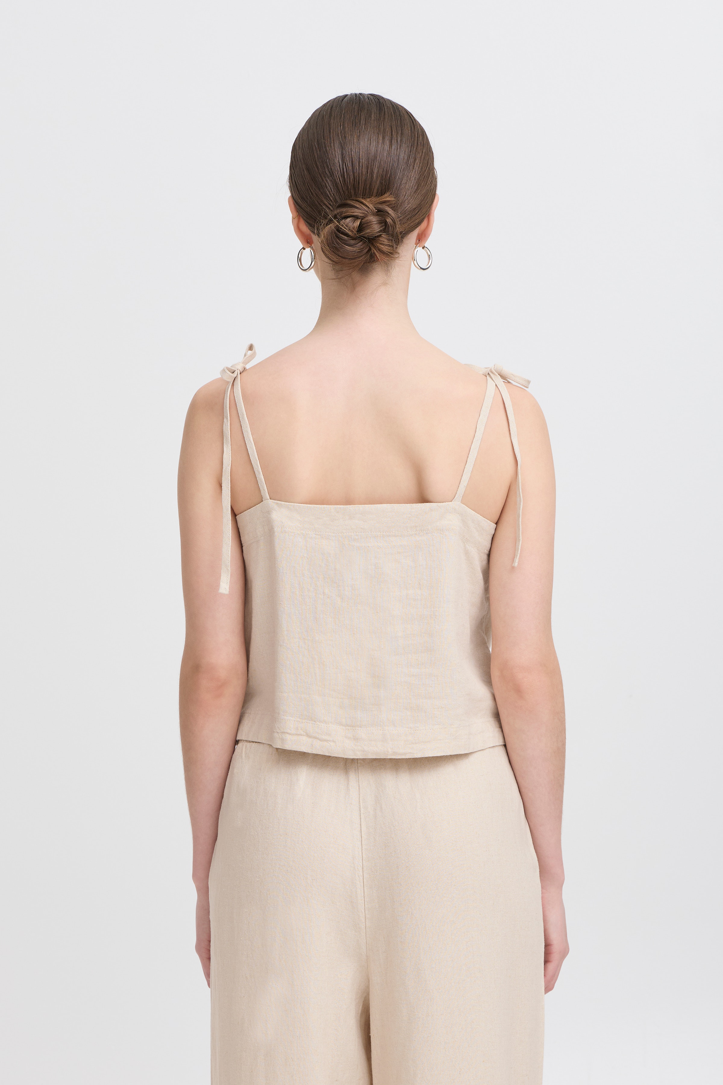 IHLINNO Ærmeløs bluse LOOKBOOK BACK 20122923-204424
