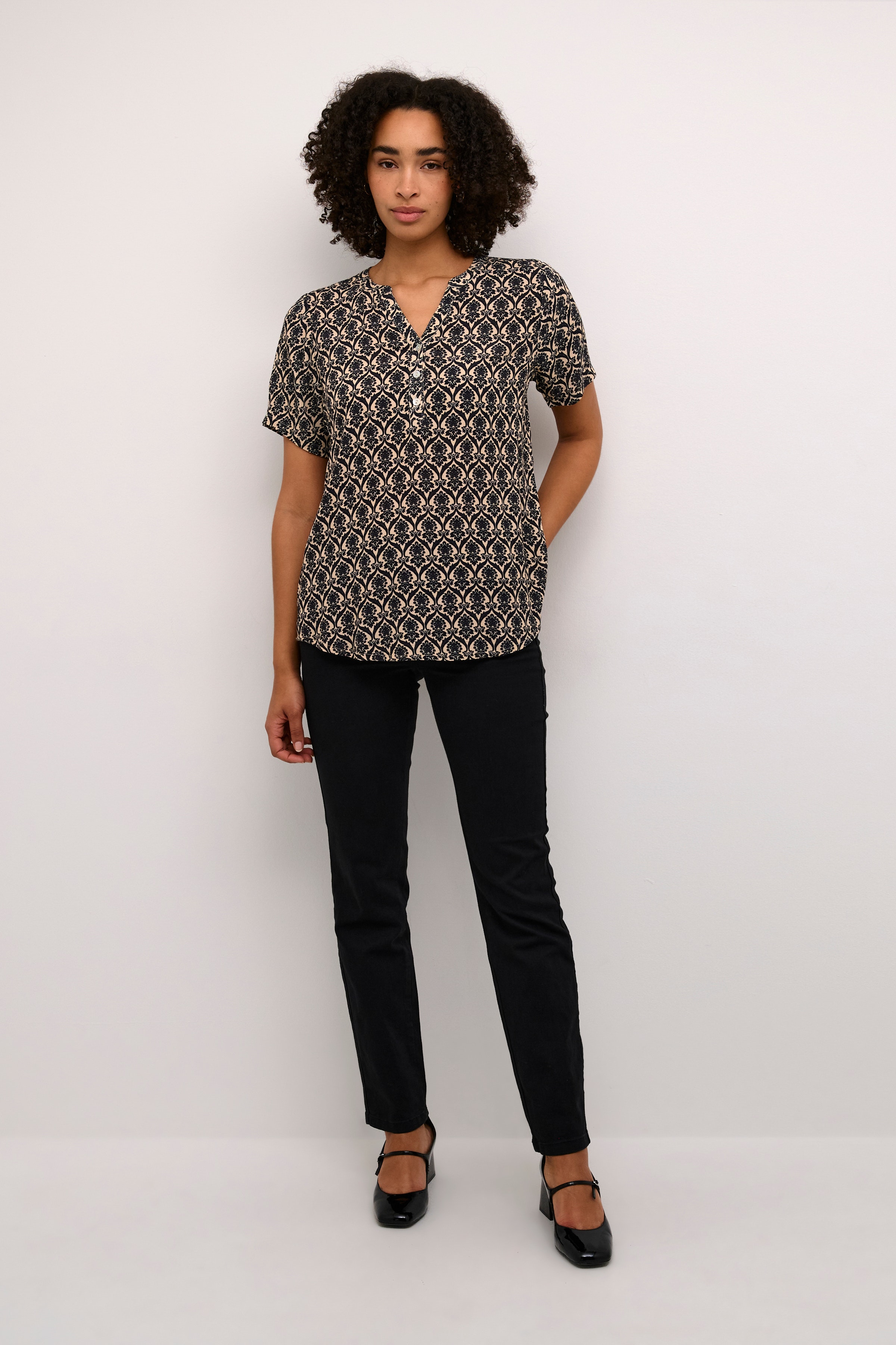 Kortermet bluse LOOKBOOK FRONT 10551375-106953