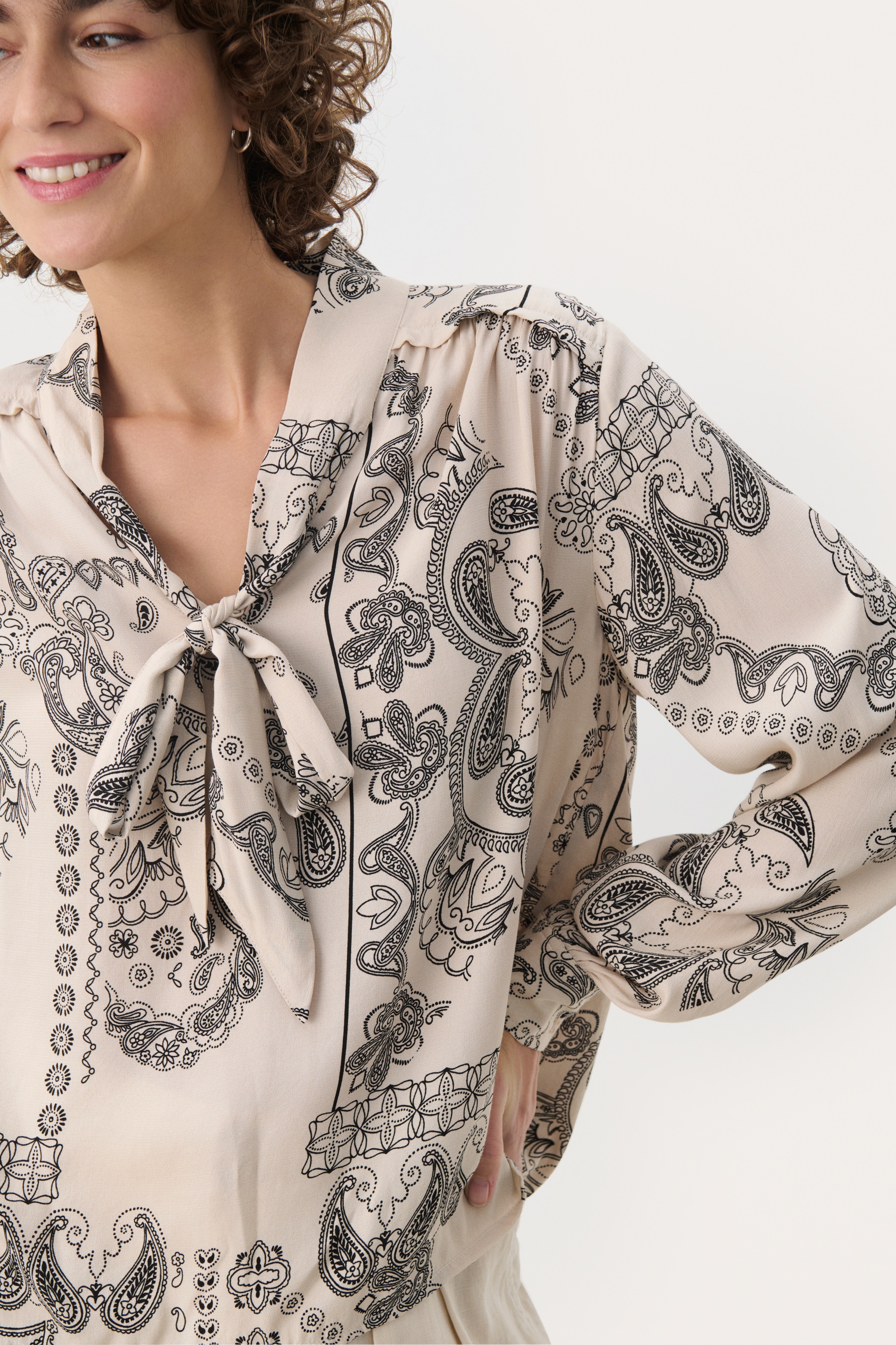 NajiaPW Overhemd LOOKBOOK DETAIL 30309559-303571