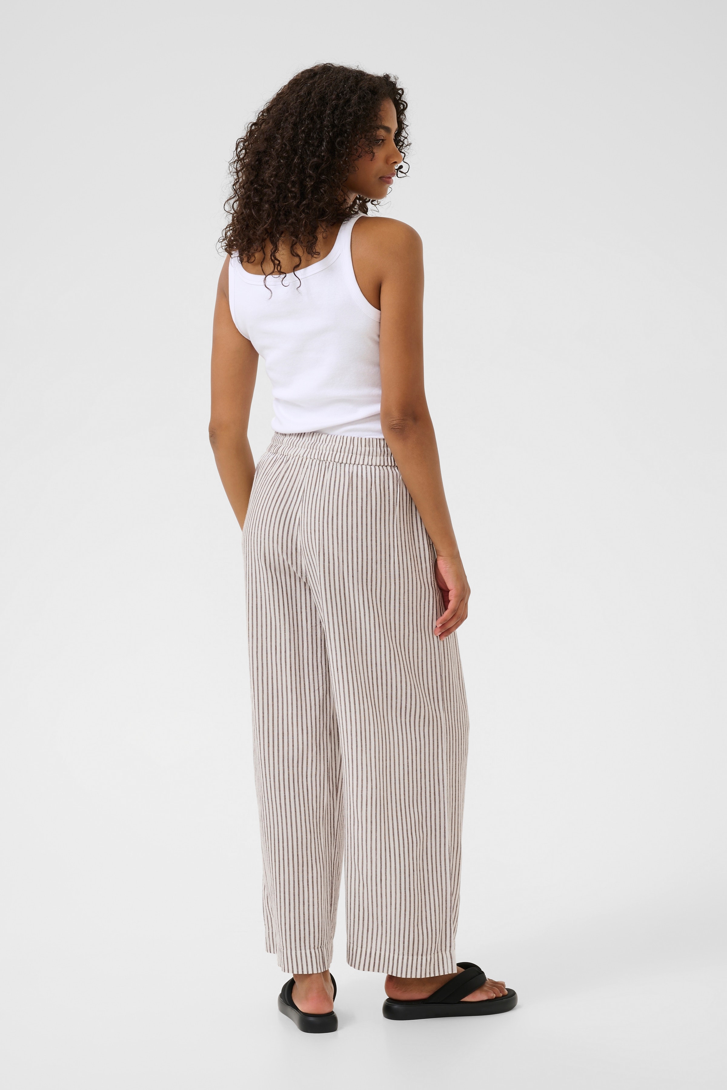 KAmilia Lin Bukser LOOKBOOK BACK 10509666-107749