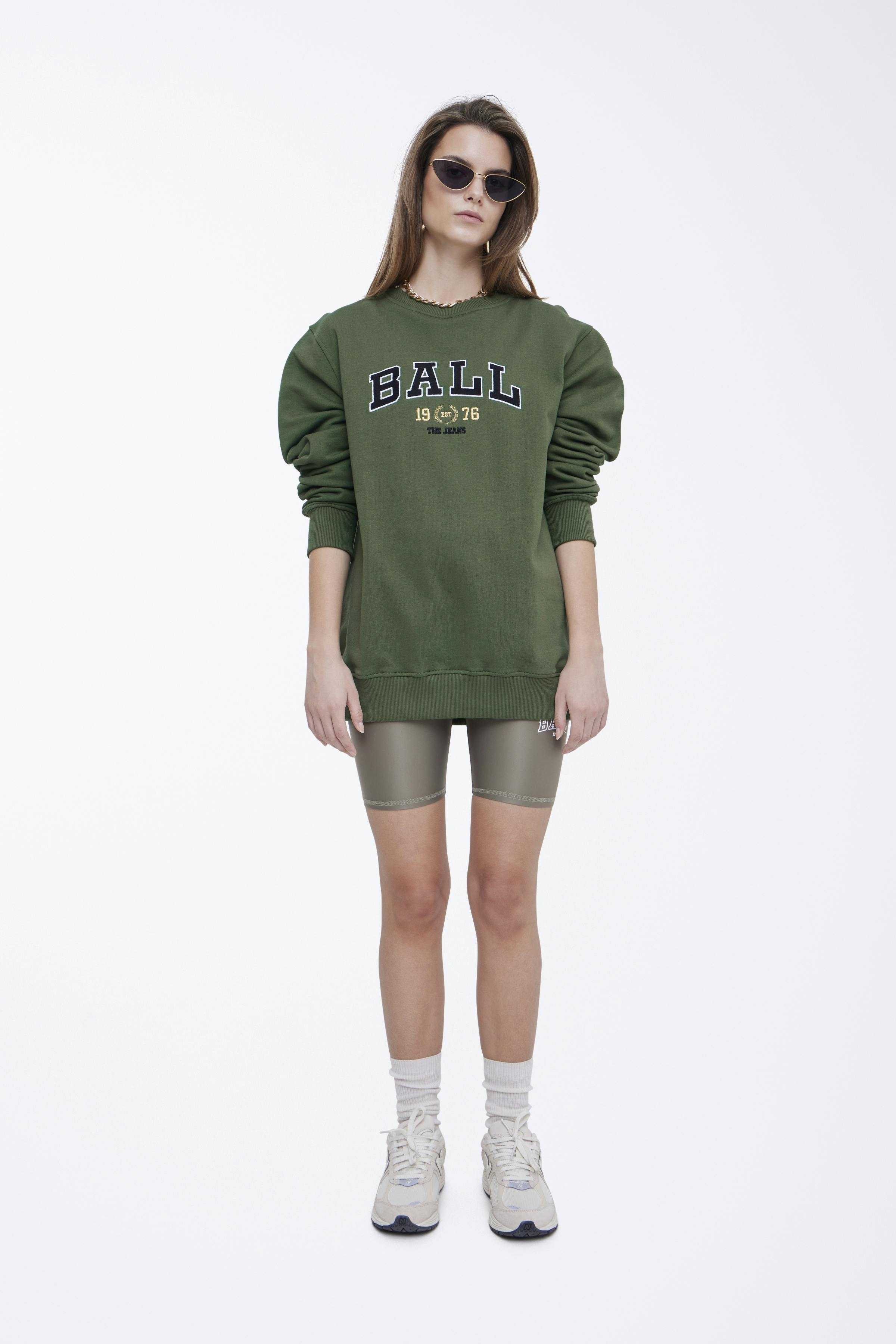 L. TAYLOR SWEATSHIRT LOOKBOOK FRONT 50400052-195511