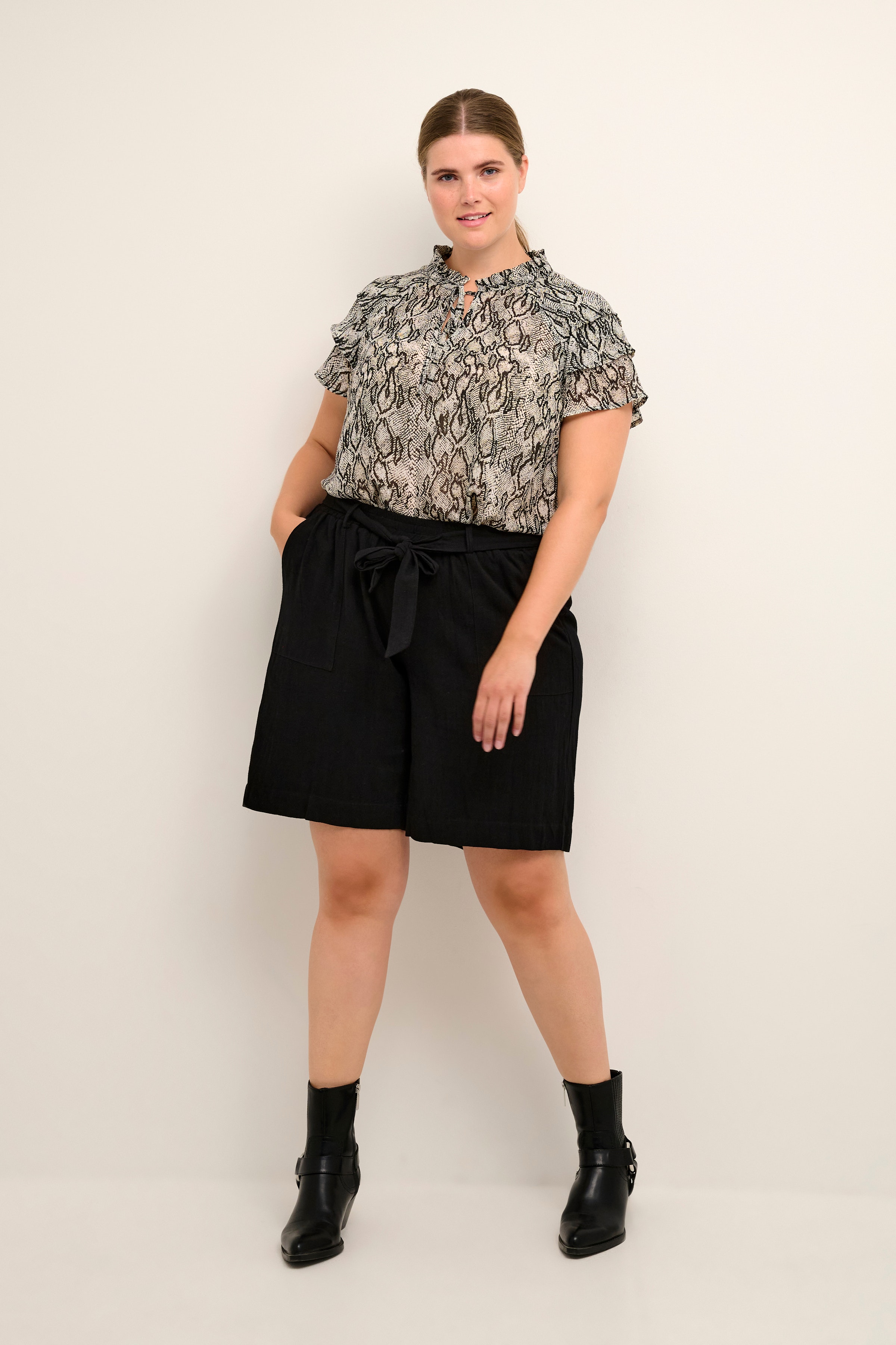 KCliloa Shorts LOOKBOOK FRONT 10580377-100121