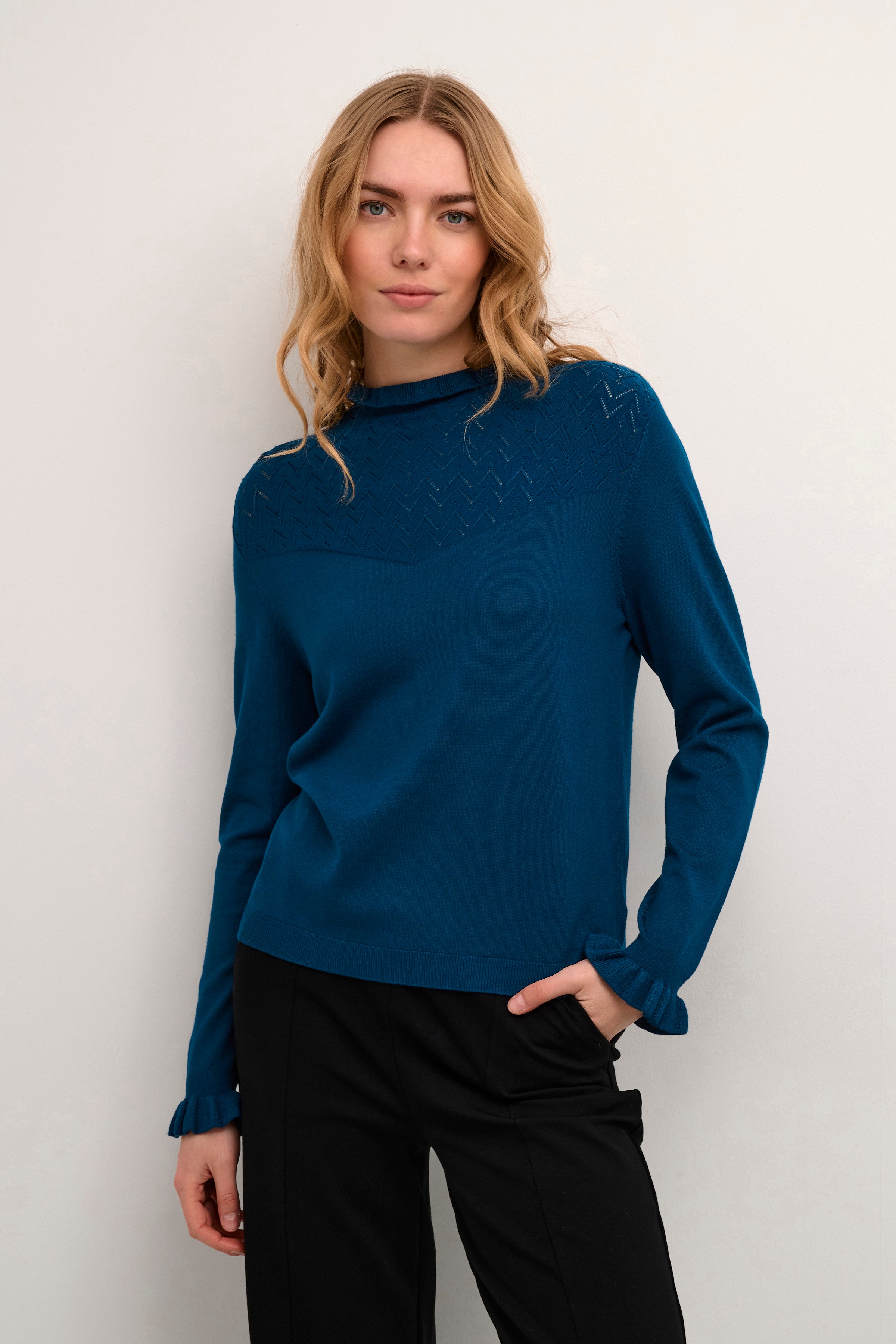 CRVillea Pullover LOOKBOOK FRONT 10611897-194038