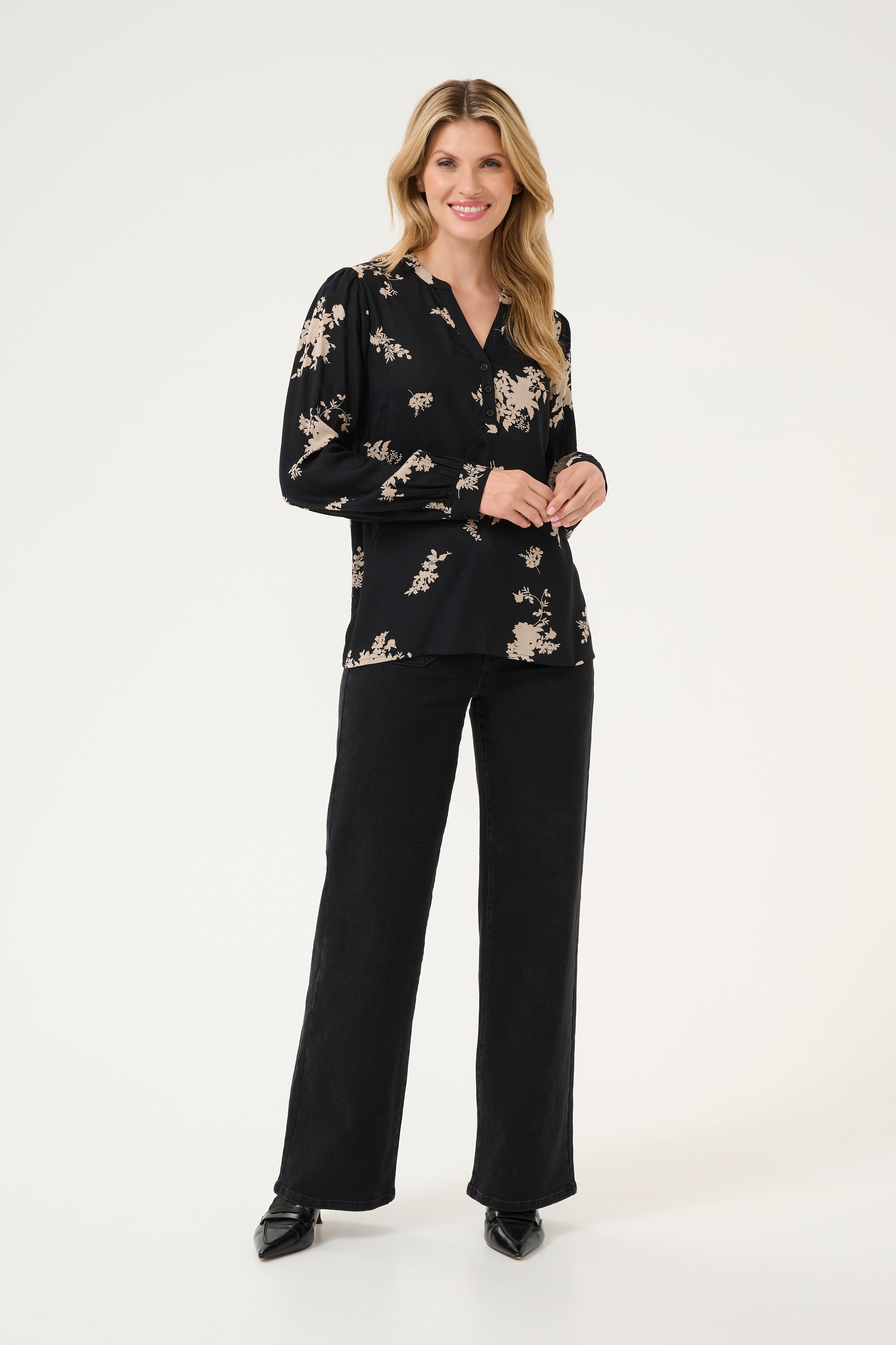 KAsomia Bluse LOOKBOOK FRONT 10507259-106367