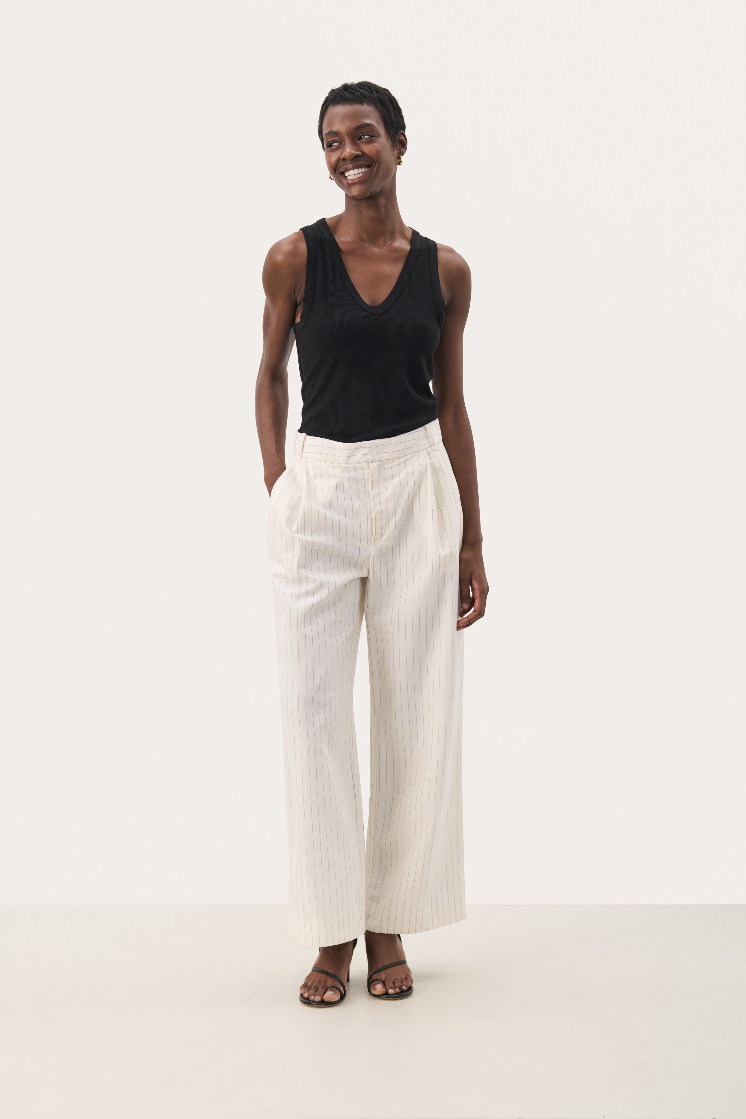RabiaPW Byxor LOOKBOOK FRONT 30309595-303910