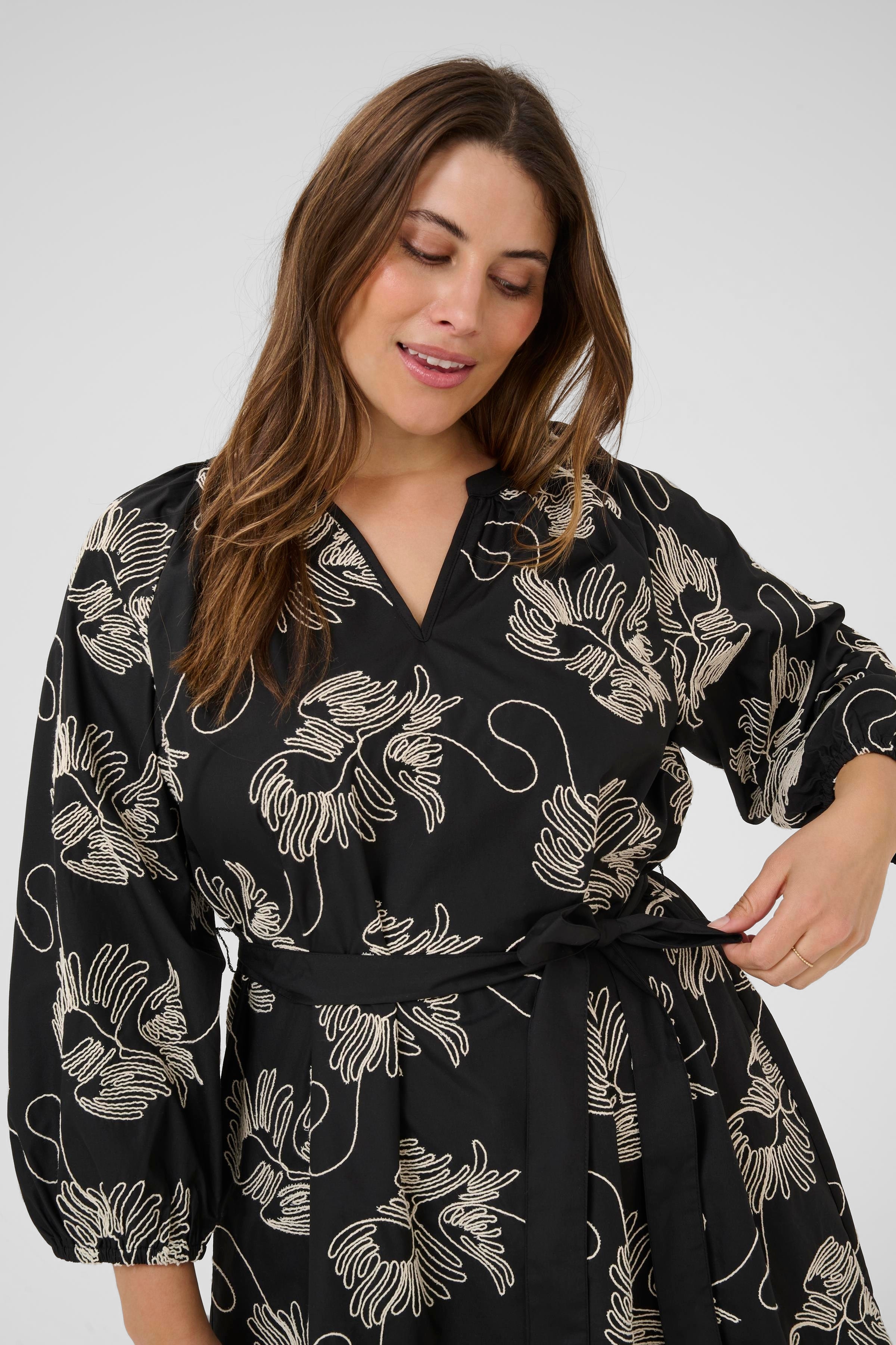 KCkimmie Kleid LOOKBOOK DETAIL 10583899-108831