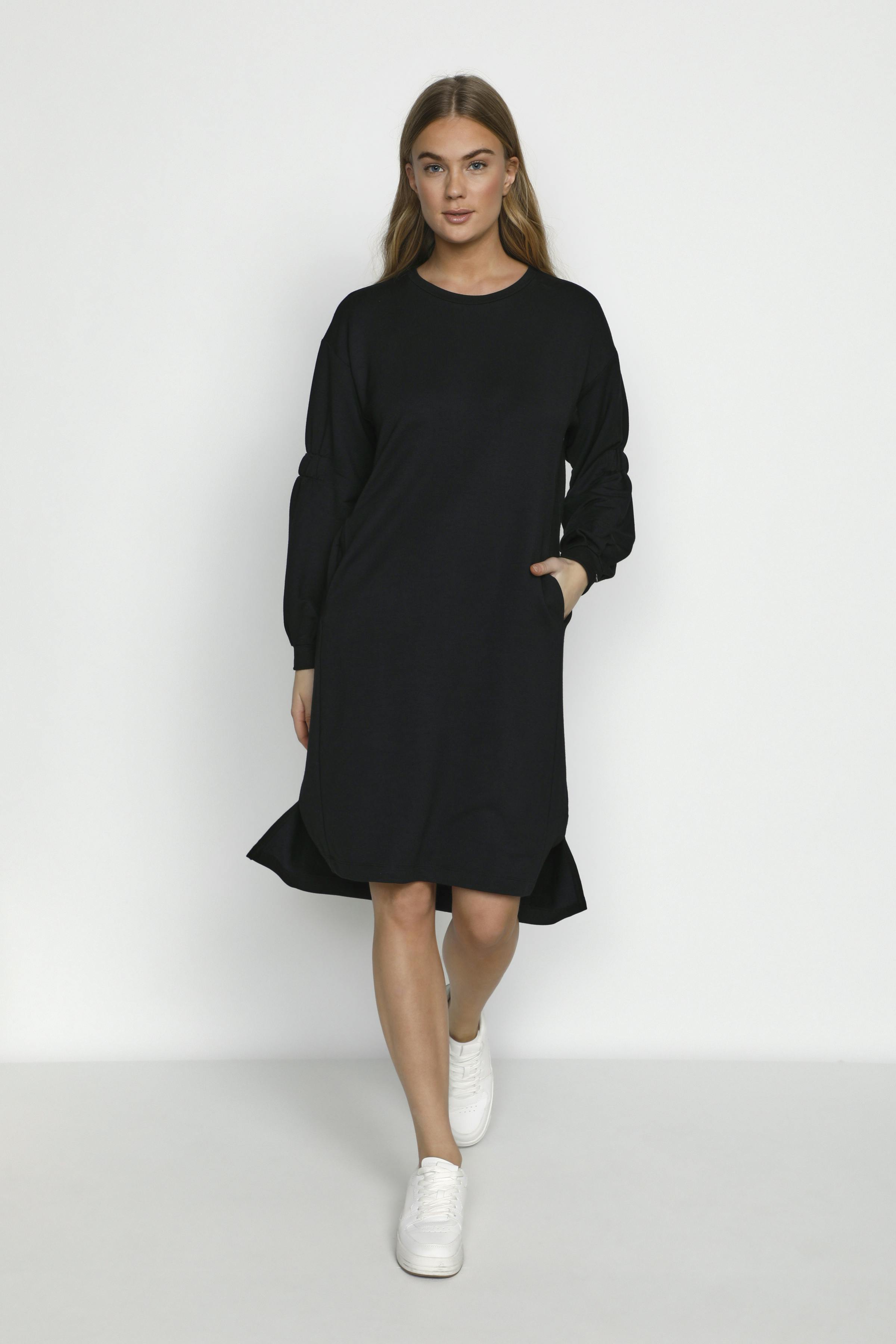 CRSalina Sweat Dress LOOKBOOK FRONT 10609183-100120