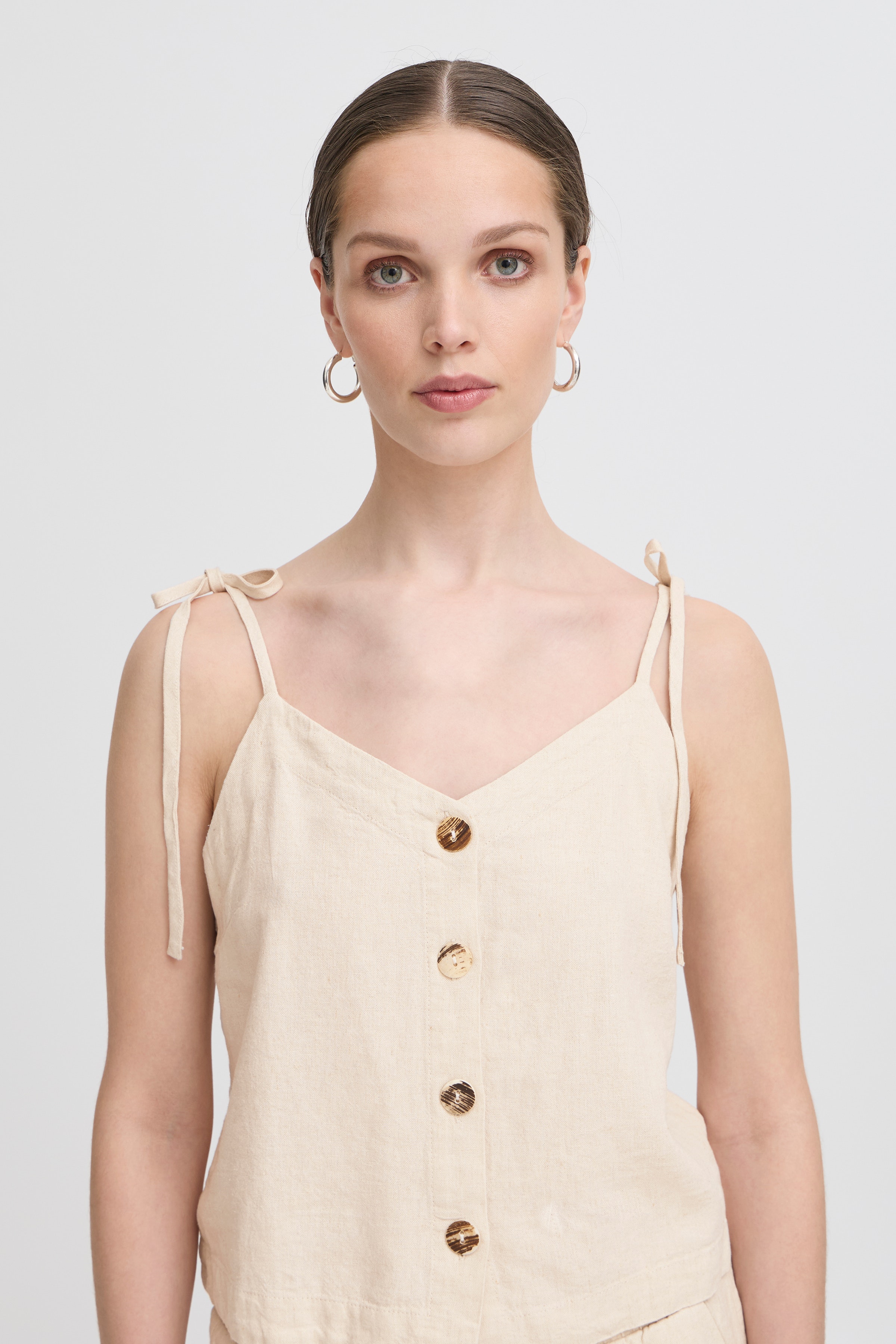 IHLINNO Ærmeløs bluse LOOKBOOK DETAIL 20122923-204424