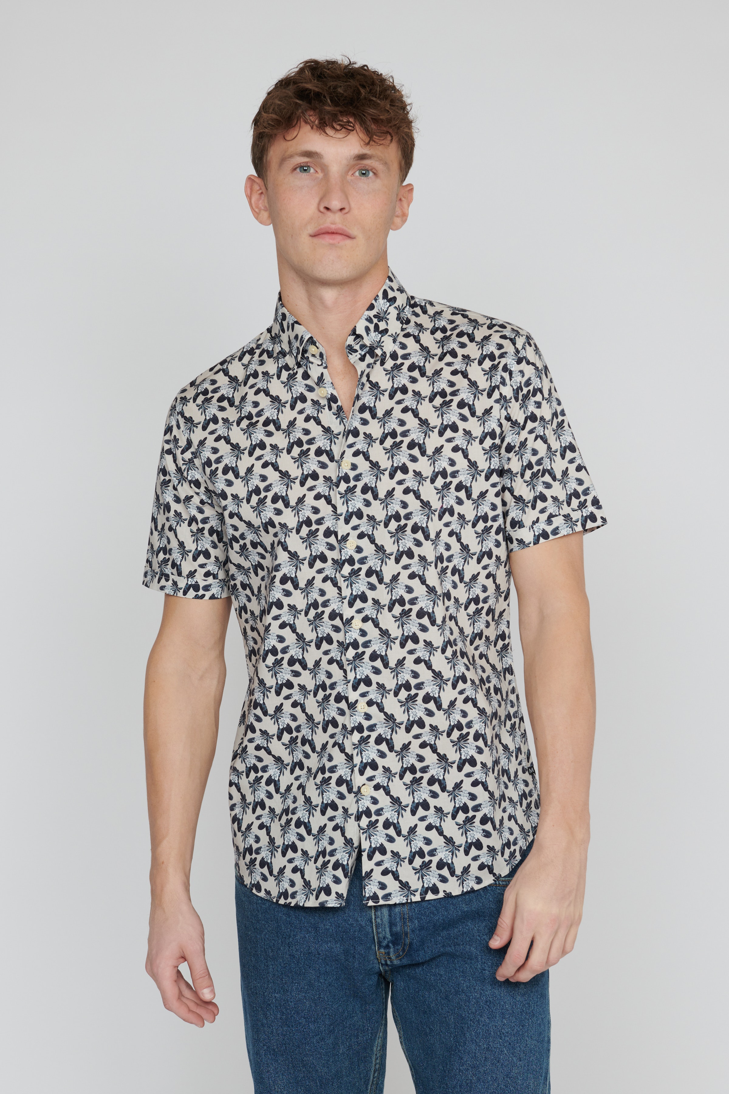 MAtrostol Shirt LOOKBOOK FRONT 30207359-194011