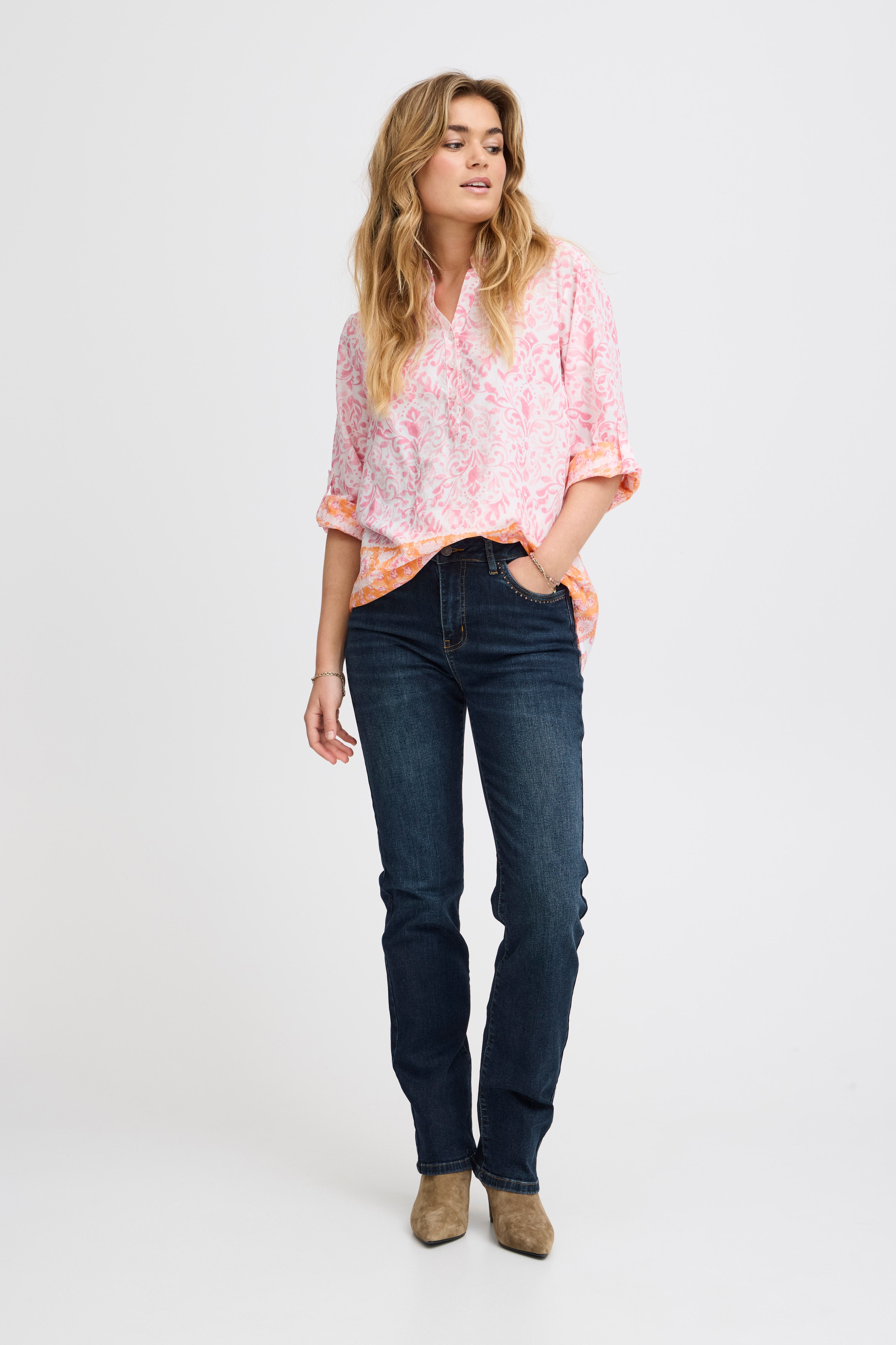 SBPHOENIX Jeans LOOKBOOK FRONT 22100362-194118