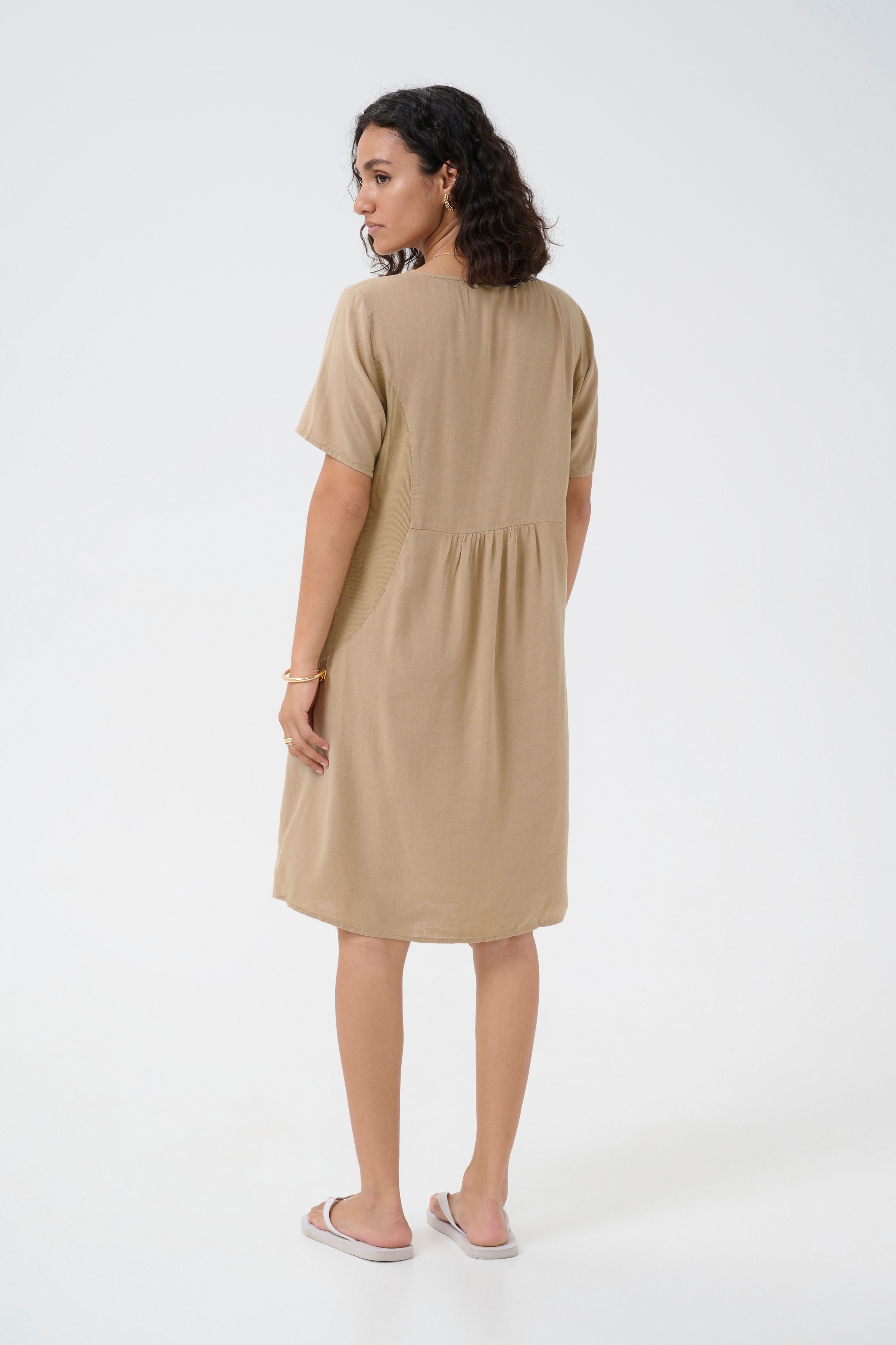 KAmilia Lin kjole LOOKBOOK BACK 10508362-171109